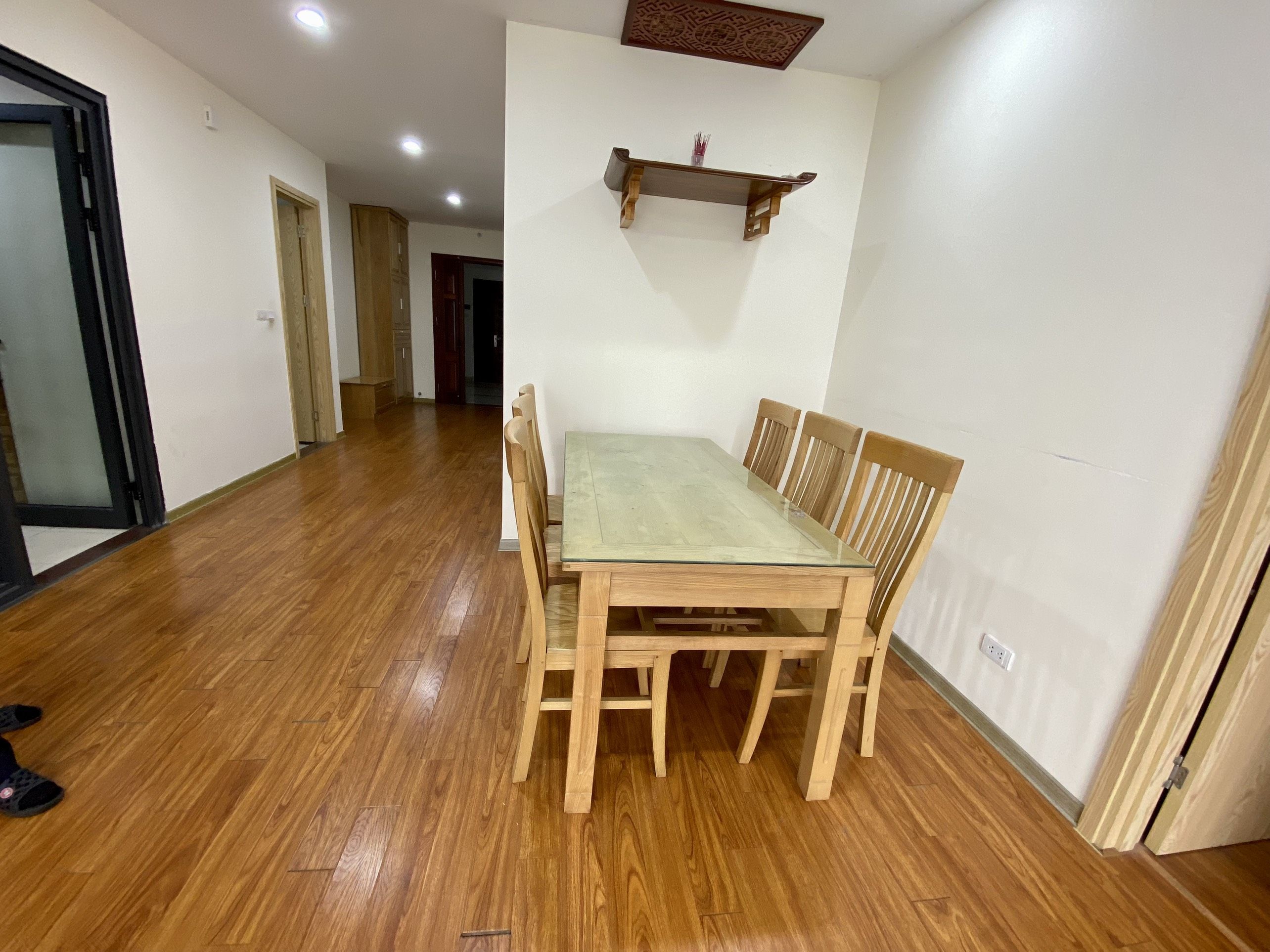 Cần cho thuê căn hộ chung cư 2 phòng ngủ đầy đủ đồ hướng Đông Bắc The Wisteria Hinode Royal Park