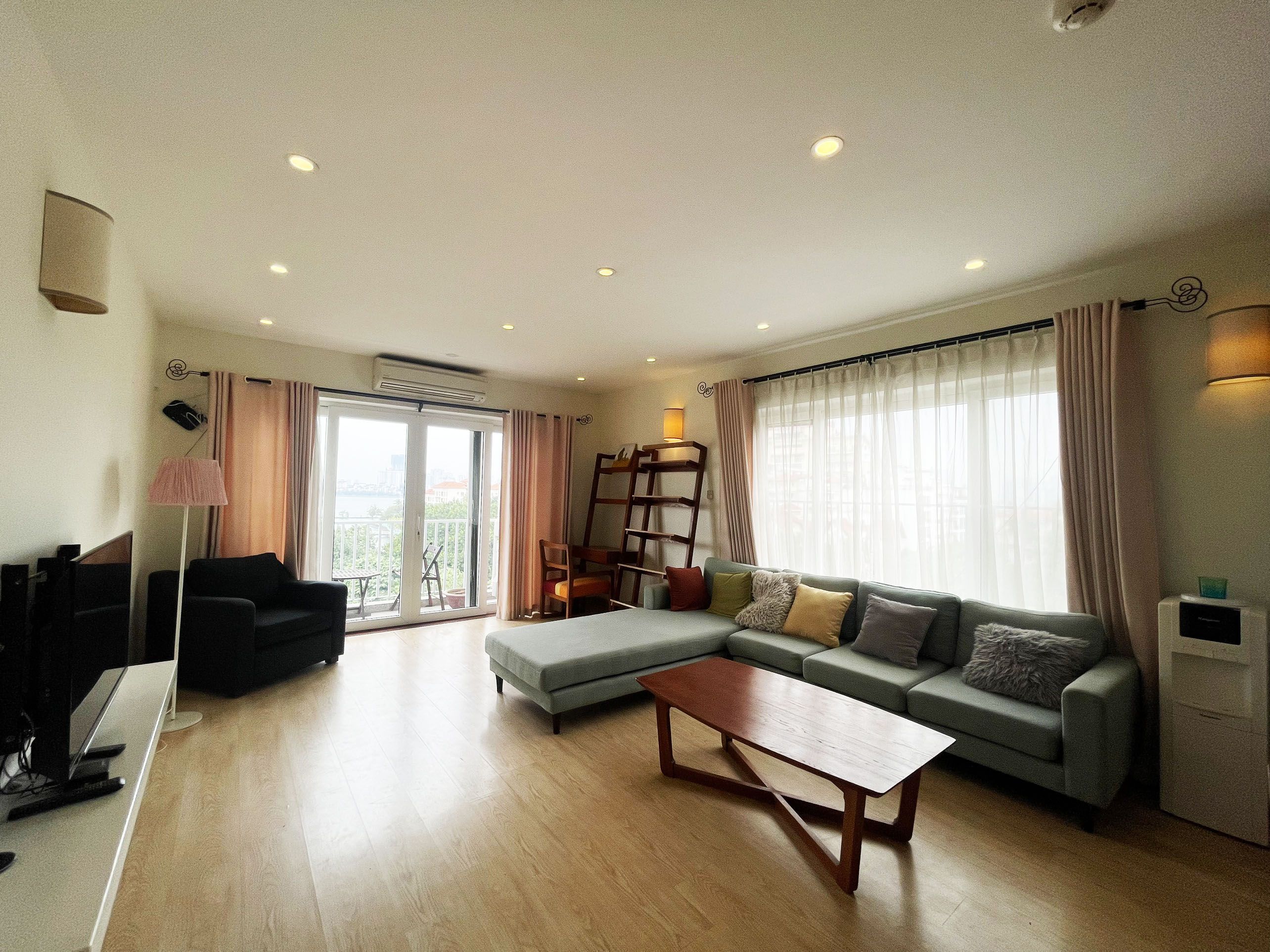 Bán căn hộ 1 phòng ngủ diện tích 42m2 hướng đông tứ trạch, view nội khu Masteri Waterfront Gia Lâm