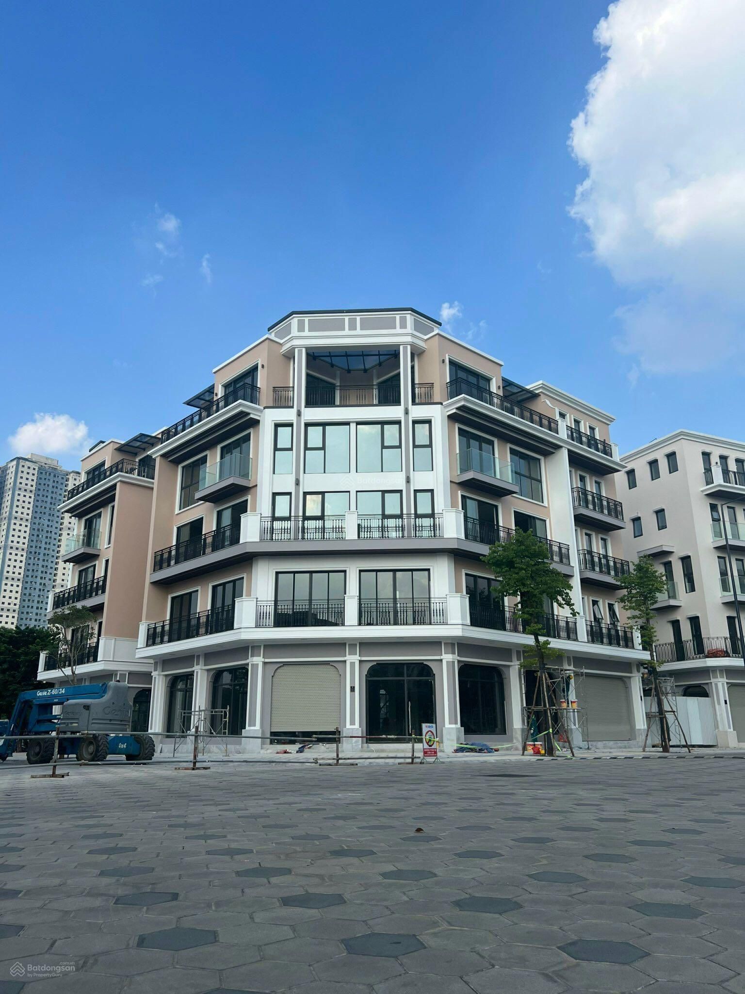 Bán shophouse Vinhomes Green Bay, vị trí trung tâm, giá tốt