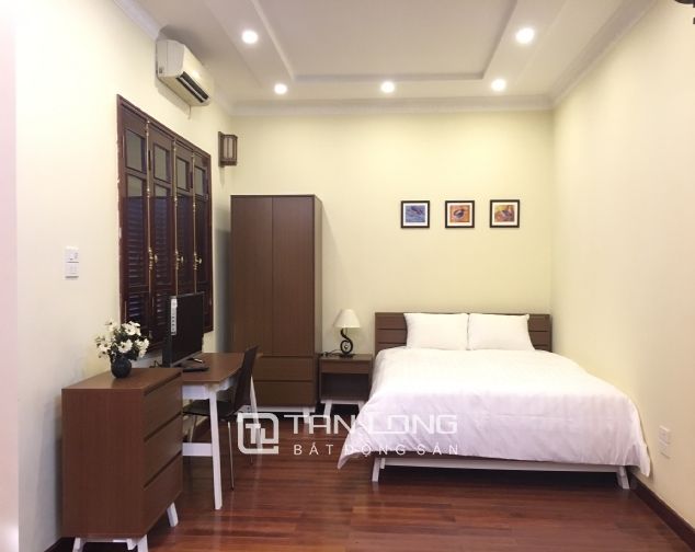 Thuê căn hộ diện tích 45m2, tòa nhà T4 Đặng Thai Mai, quận Tây Hồ