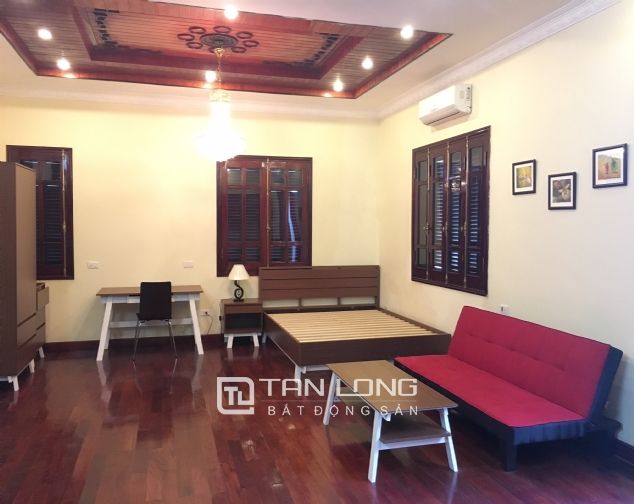 Thuê căn hộ studio diên tích 50m2 phố Quảng Khánh, Đặng Thai Mai, quận Tây Hồ