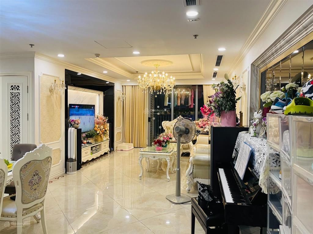 Chính chủ bán gấp căn 1 ngủ DT 53,3m2 - hướng Nam - Vinhomes Nguyễn Chí Thanh