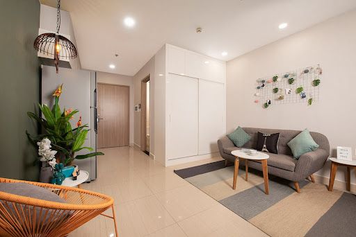 Cần bán căn hộ 2 ngủ ban công hướng Tây nội thất cao cấp view nội khu Vinhomes Green City Long An