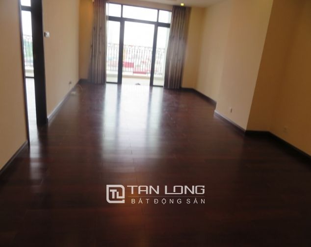 Vinhomes Royal City cho thuê chung cư 134m2 tại tòa R2