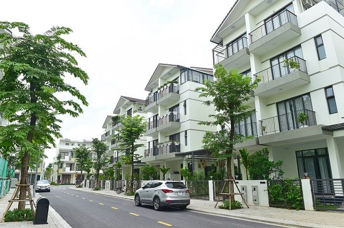 Cho thuê nhà liền kề hướng Đông Vinhomes Thăng Long, diện tích 130m2 full nội thất
