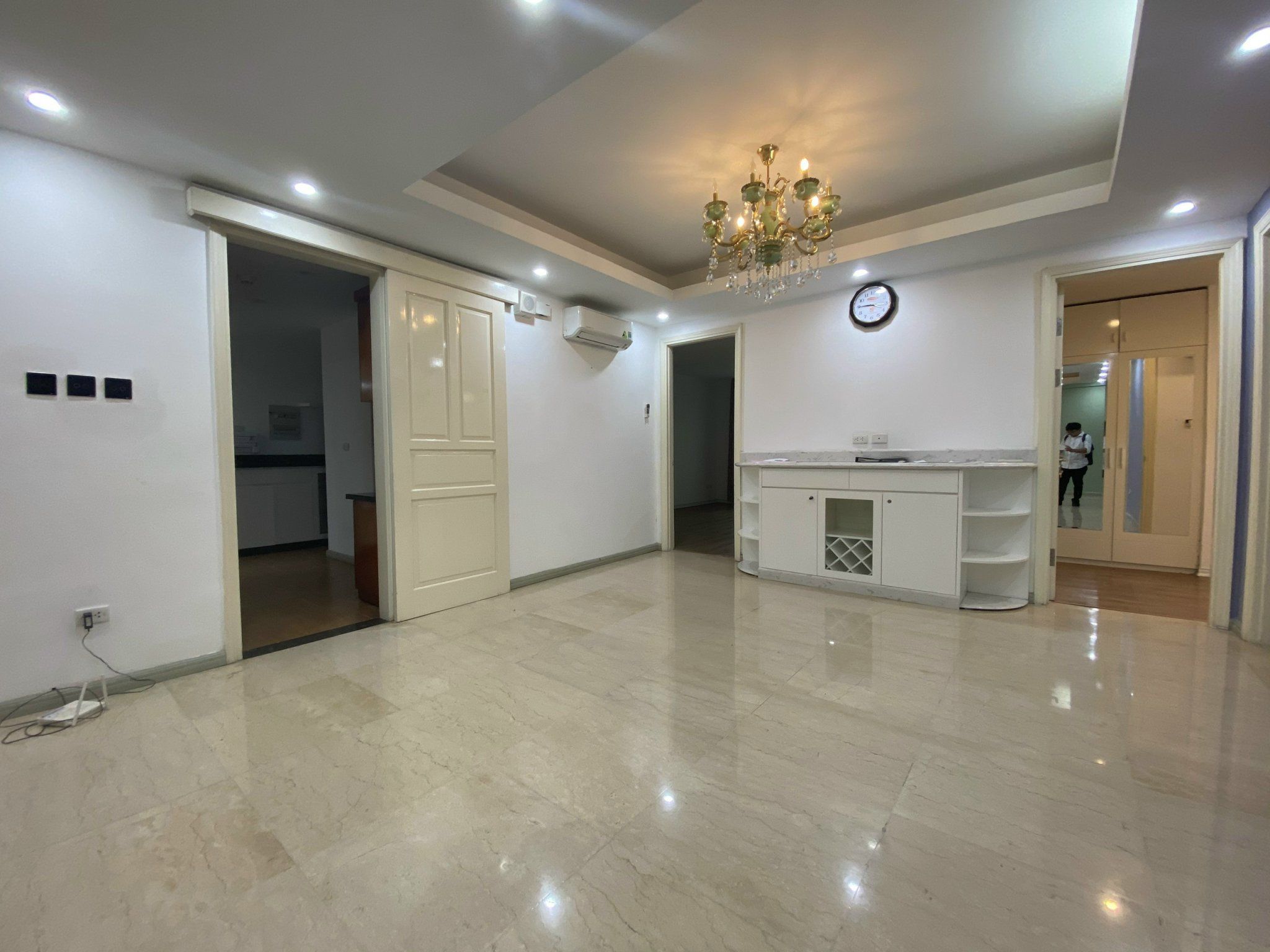Bán căn hộ chung cư tầng trung, view sân golf tòa nhà P1, khu đô thị Quốc tế Ciputra.