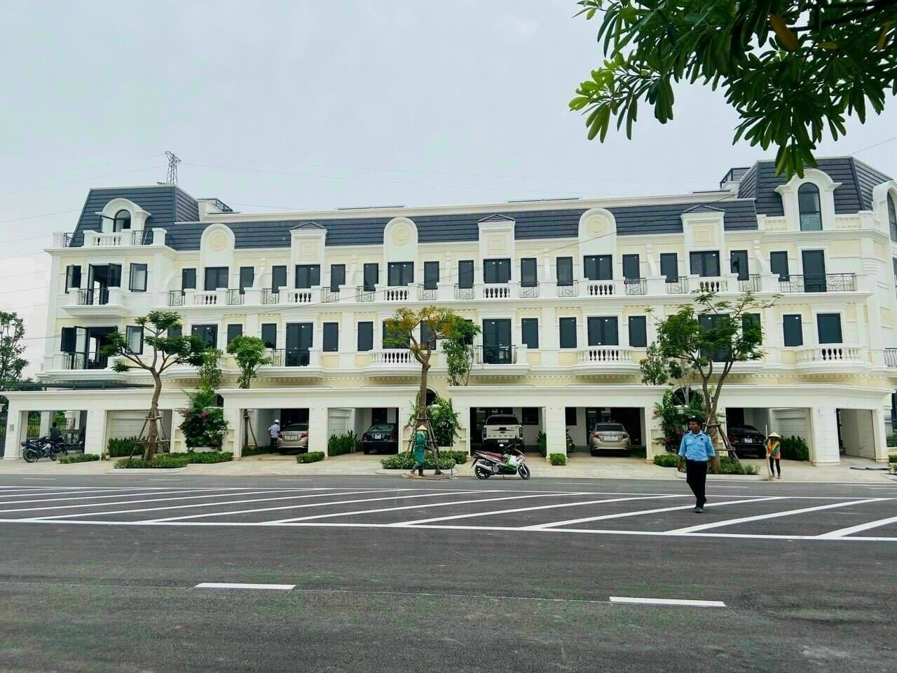 Bán nhà liền kề hướng chính Nam 80m2 view công viên, bàn giao nguyên bản CĐT An Lạc Green Symphony