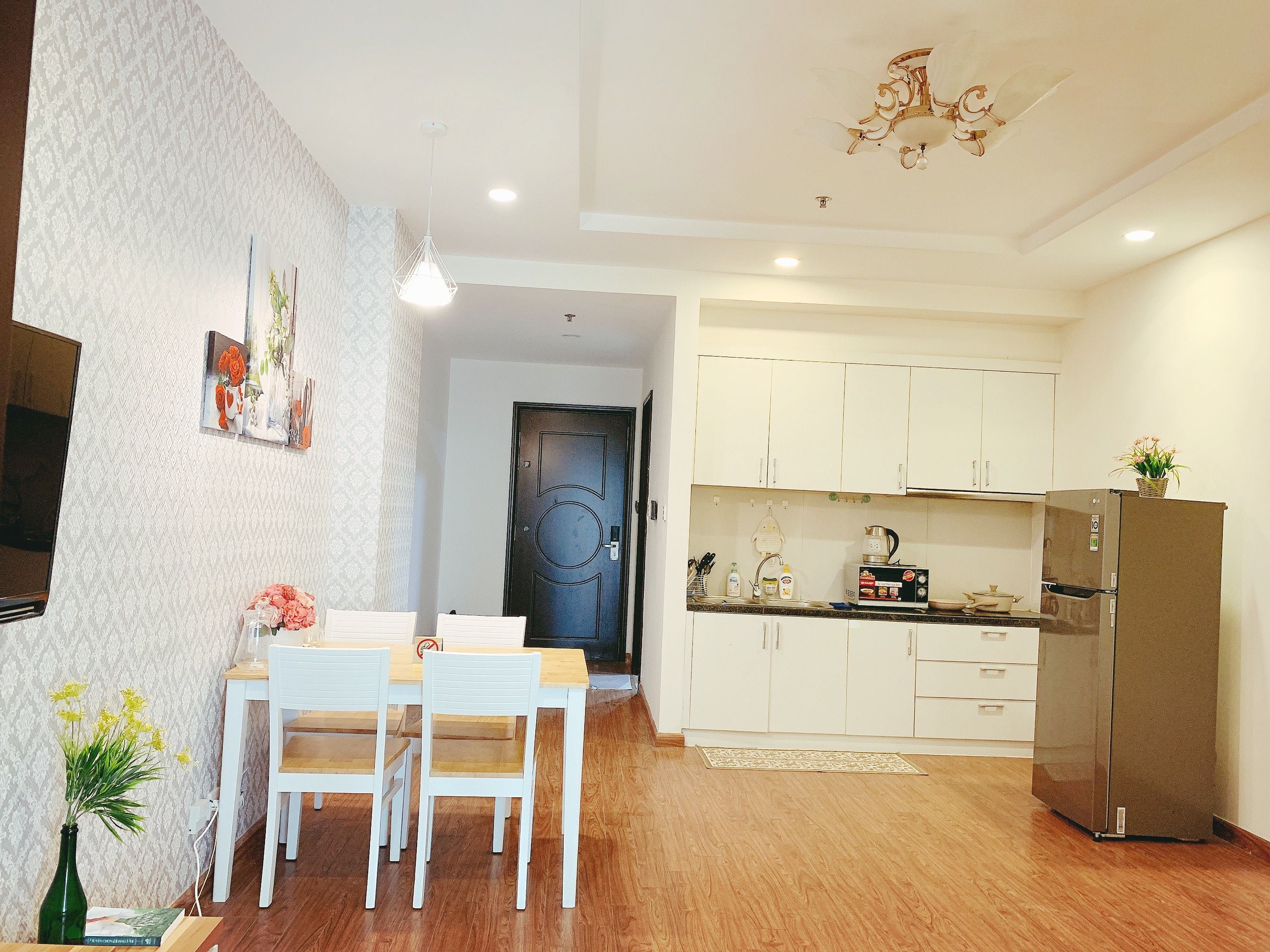 Cần bán chung cư 1 phòng ngủ T7 view trung tâm thương mại Vinhomes Times City hướng Đông Nam