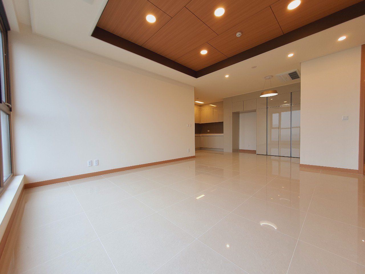 Cho thuê nhanh căn hộ 2 ngủ, 91.25m2, hướng Nam, view thoáng, giá mùa dịch tòa 902 Starlake