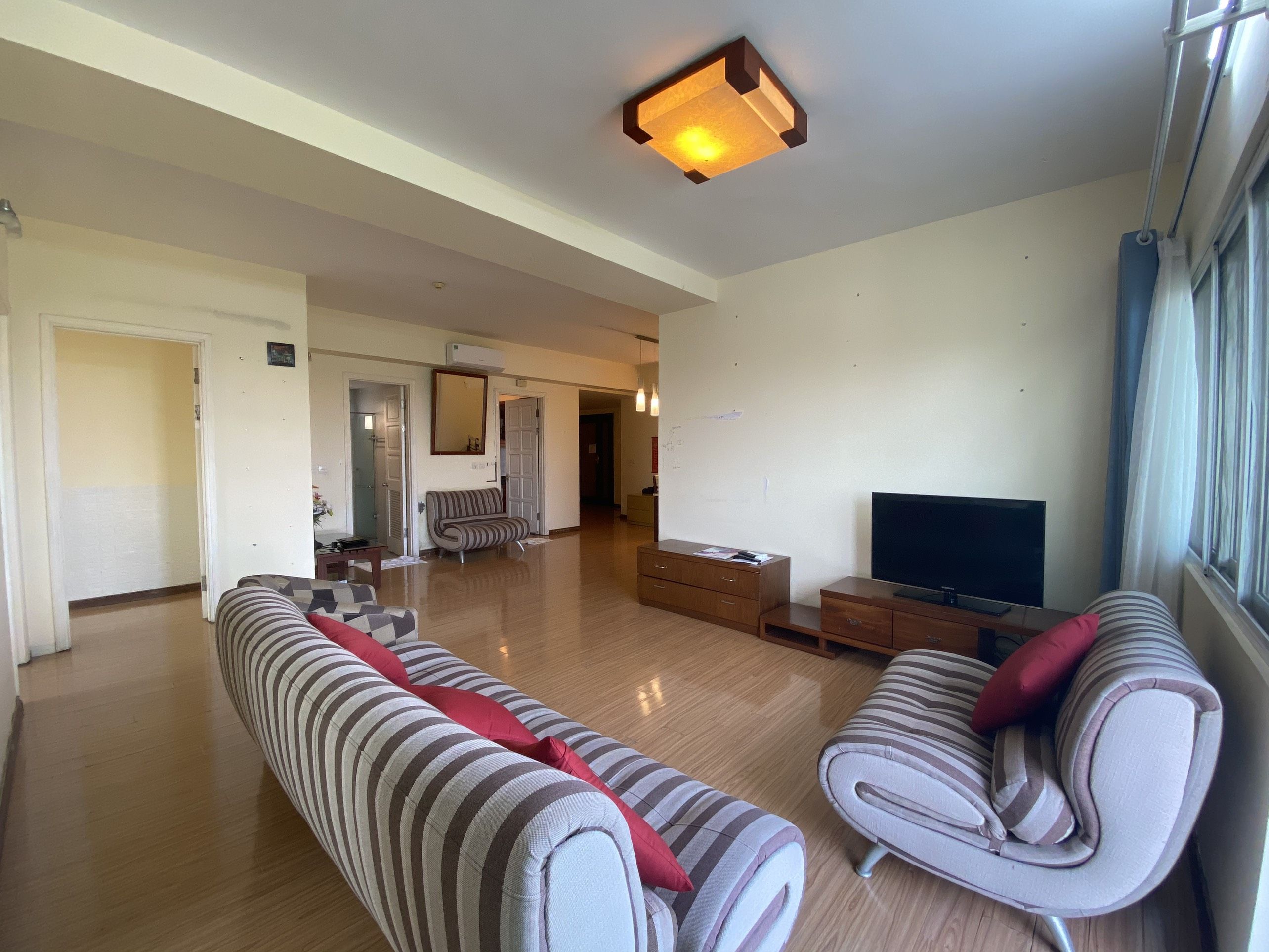 Bán gấp căn hộ E1 Ciputra 4 ngủ, 153m2, ban công Tây Nam - Đông Nam, view thoáng