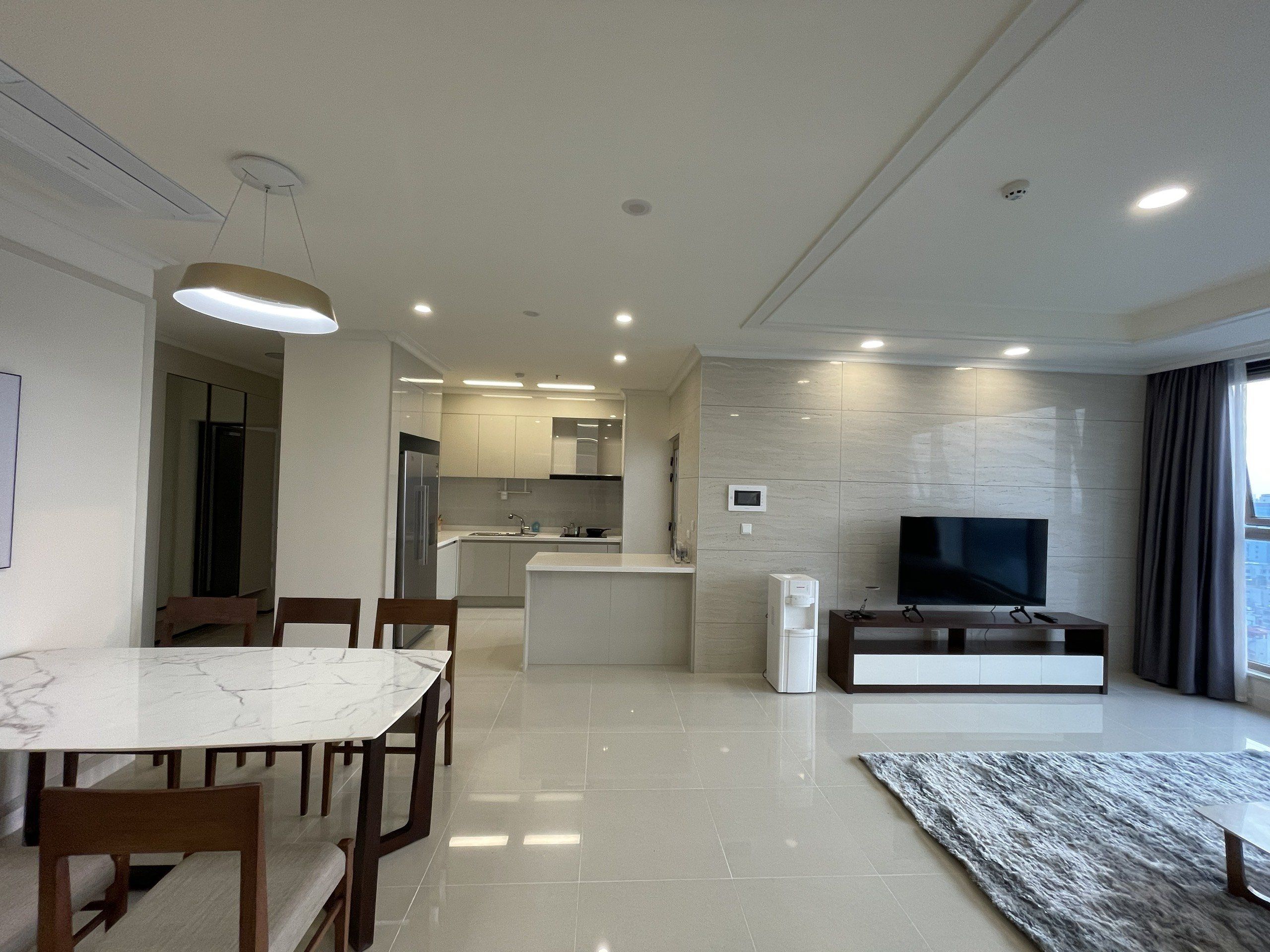Cho thuê căn hộ 3 ngủ, 113m2, full đồ, hướng Nam, tòa 901A Starlake, vào ở ngay