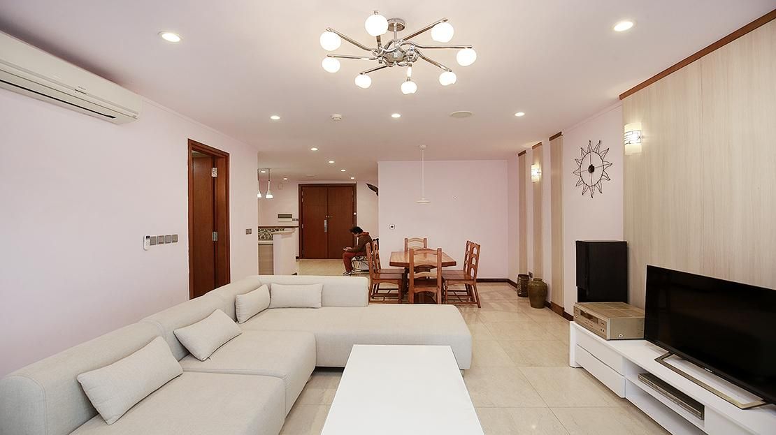 Cần bán căn hộ 114m2, đủ đồ tại L2 Ciputra, quận Tây Hồ