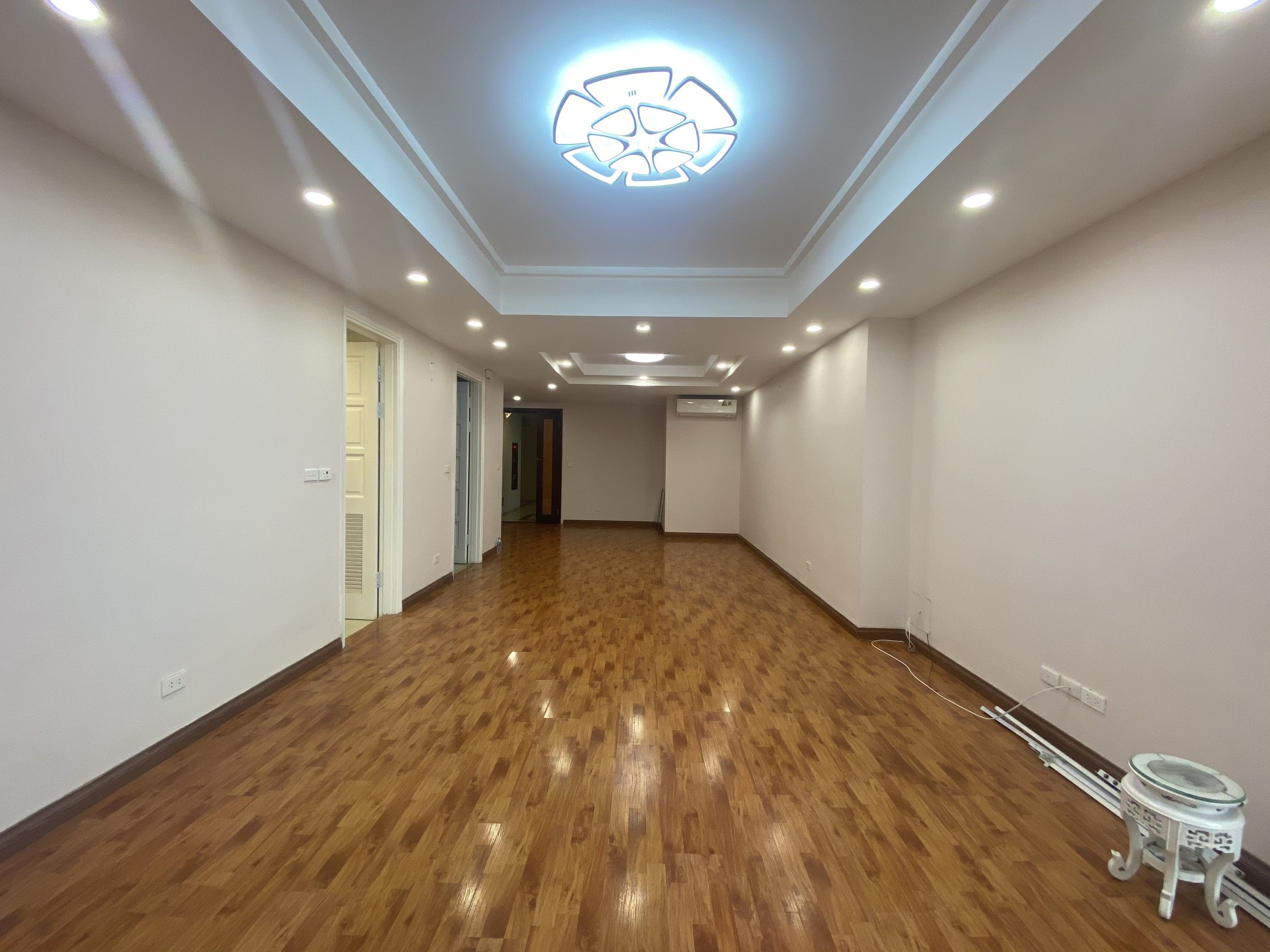 Bán căn hộ 3 phòng ngủ, đủ đồ tại tòa E5 Ciputra, quận Tây Hồ