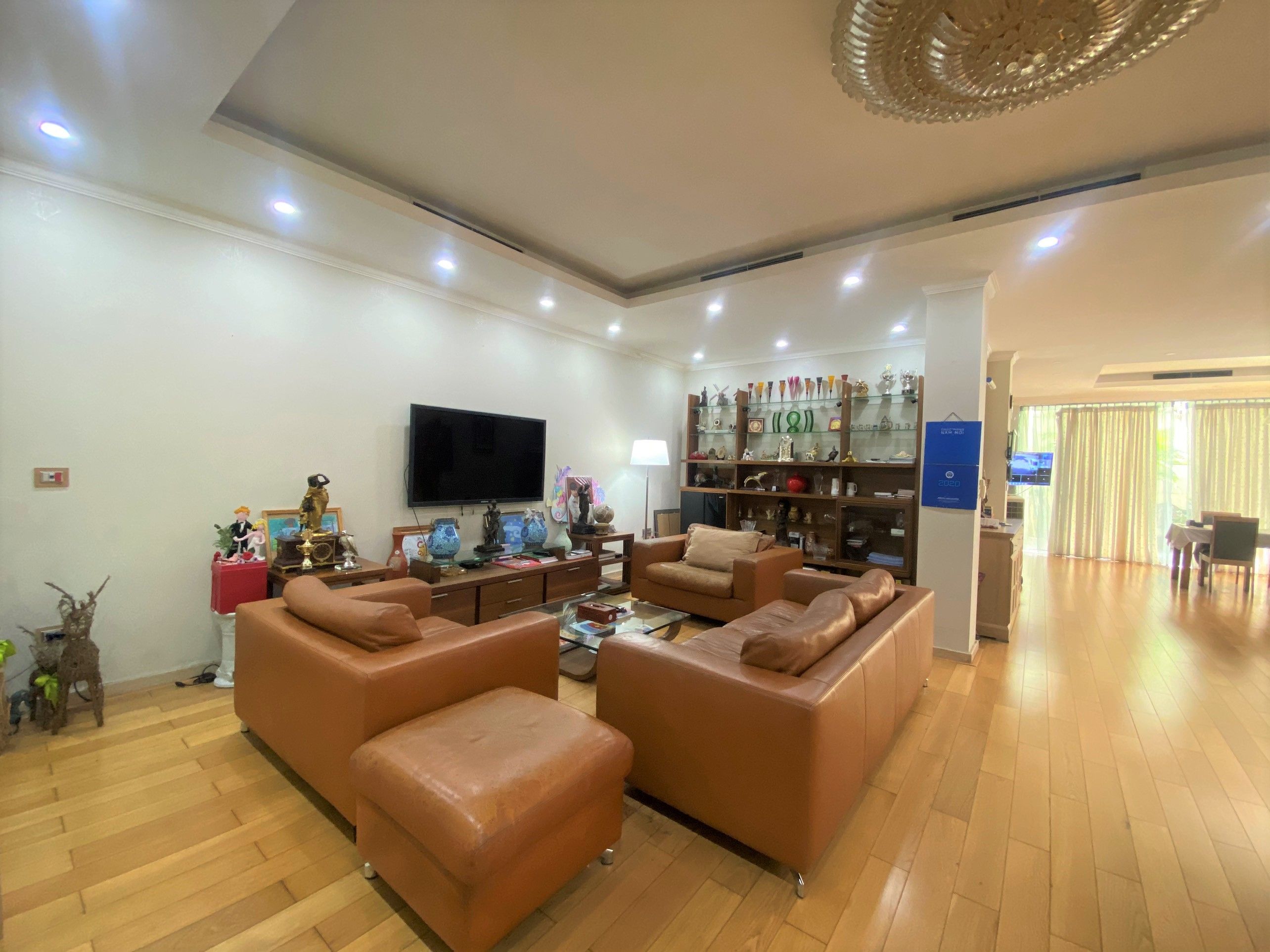 Bán biệt thự D1 căn 180m2 x 3 tầng 5 phòng ngủ tại đường 1 hướng Tây Nam KĐT Ciputra