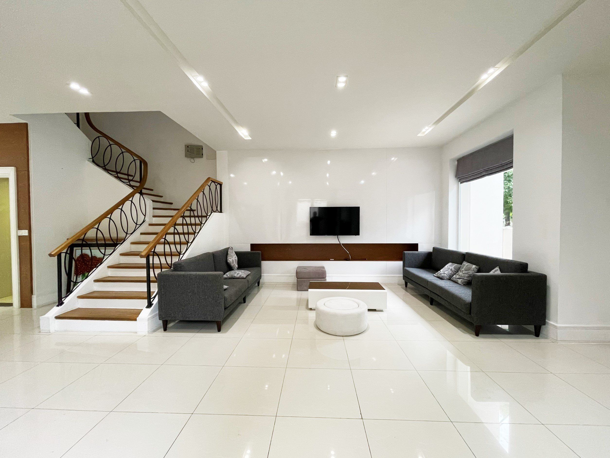 Cho thuê biệt thự song lập Vinhomes Riverside 280m2 View sông sau nhà Ở ngay