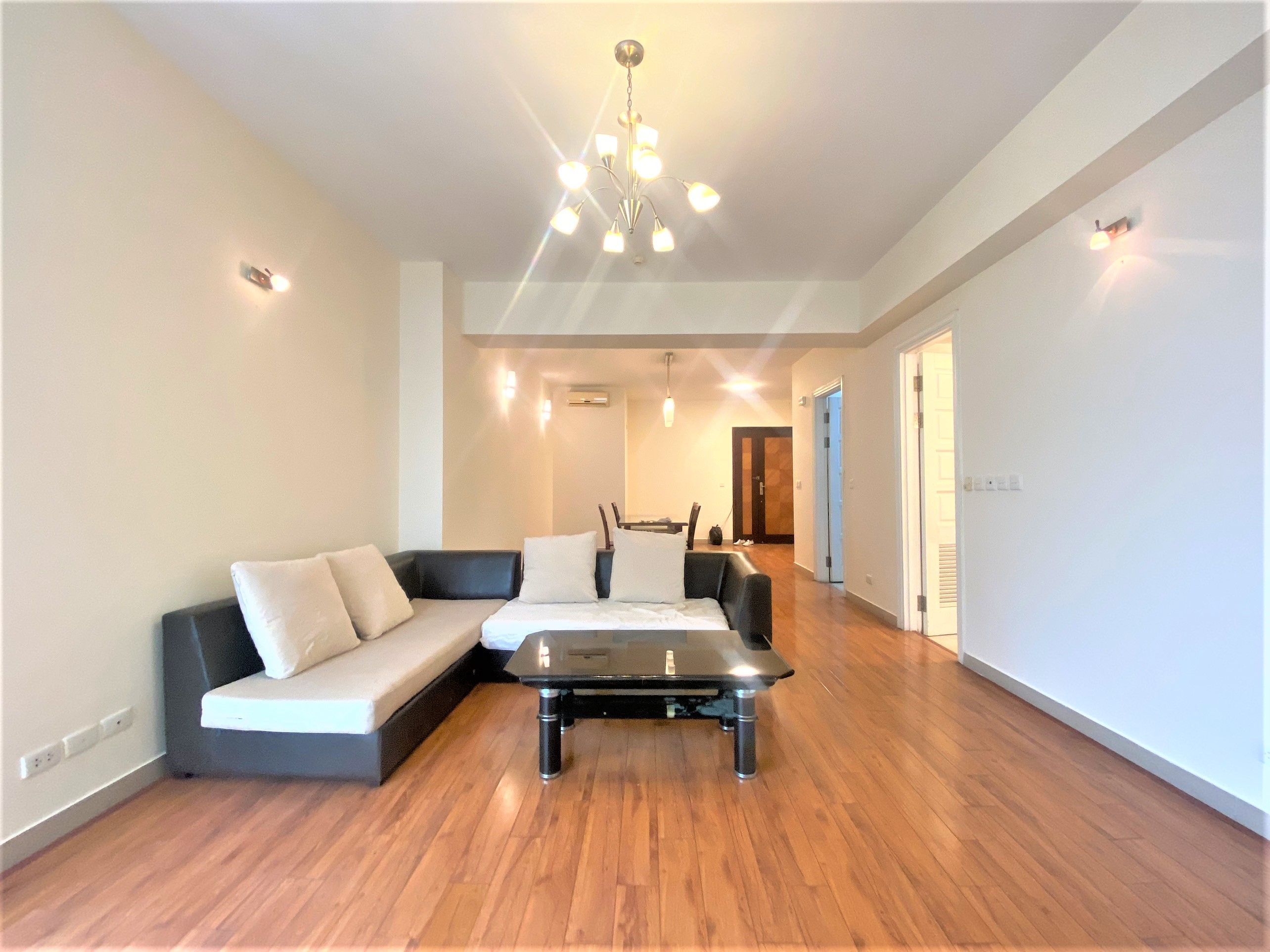 Bán căn 3 ngủ, 121m2 toà E4 Ciputra cửa Tây Bắc, ban công Đông Nam, View thoáng
