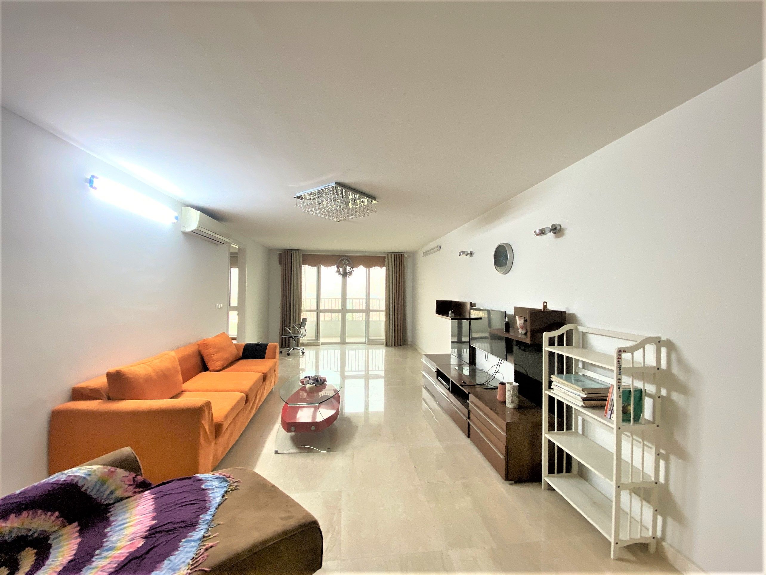Bán căn hộ 3PN/145m2 đồ cơ bản, ban công Đông Nam, toà P1 Ciputra