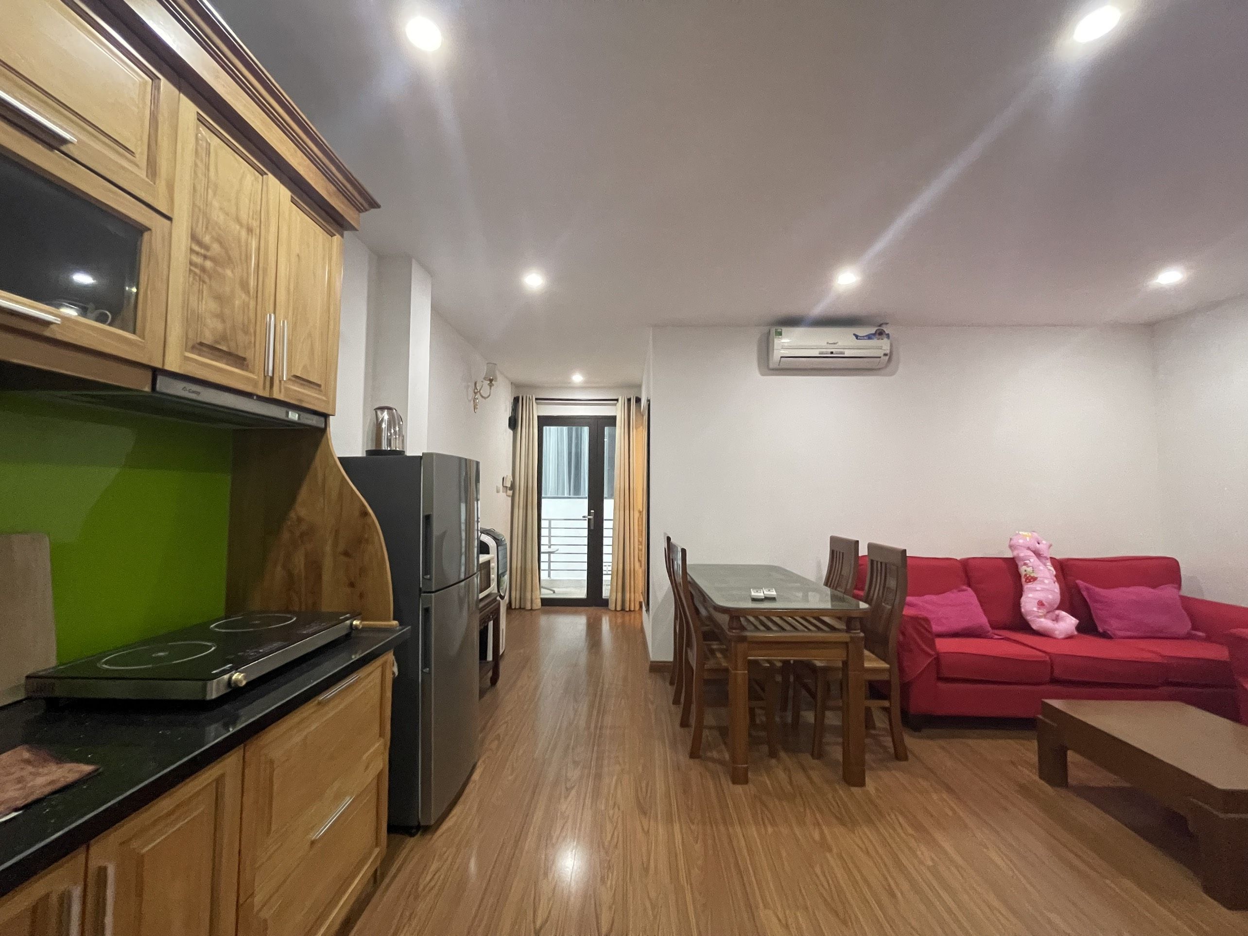 Cho thuê căn hộ dịch vụ phố Từ Hoa 58m2 Ban công view hồ Full đồ Vào ở ngay