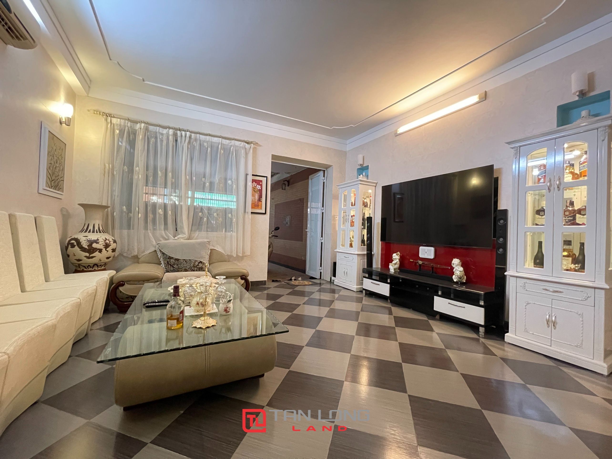 Cho thuê nhà 100m2 x 3 tầng tại Âu Cơ giá chỉ từ 18 triệu/tháng. LH 0989734734