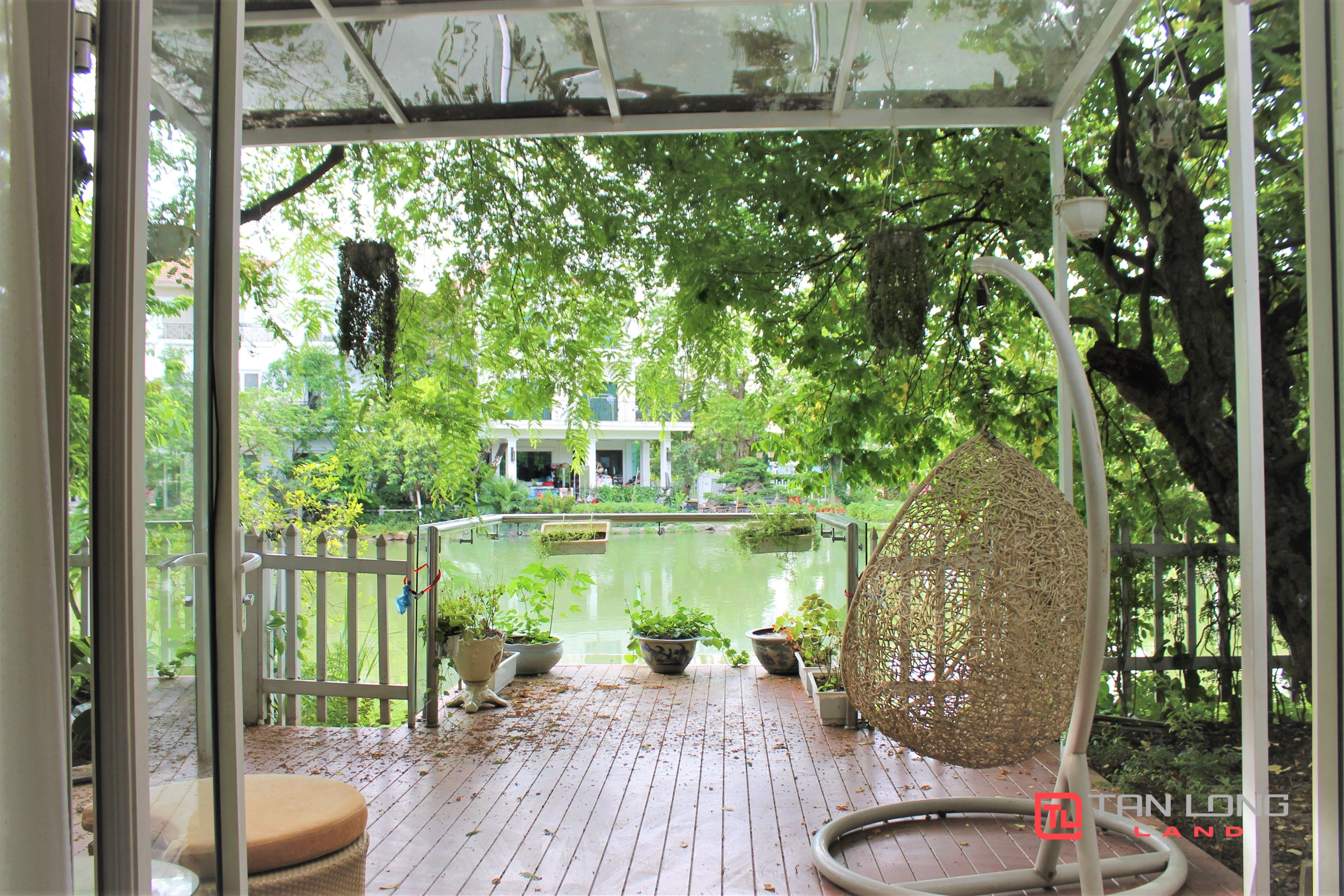 Biệt thự song lập 260m2 Vinhomes Riverside cho thuê đủ đồ giá tốt. LH 0989734734