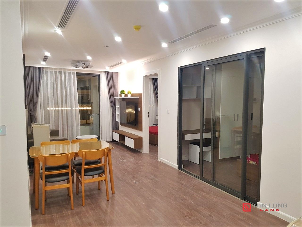 Bán nhanh căn 2PN/60m2 tầng thấp tòa R1 view bể bơi tòa R1 Sunshine Riverside