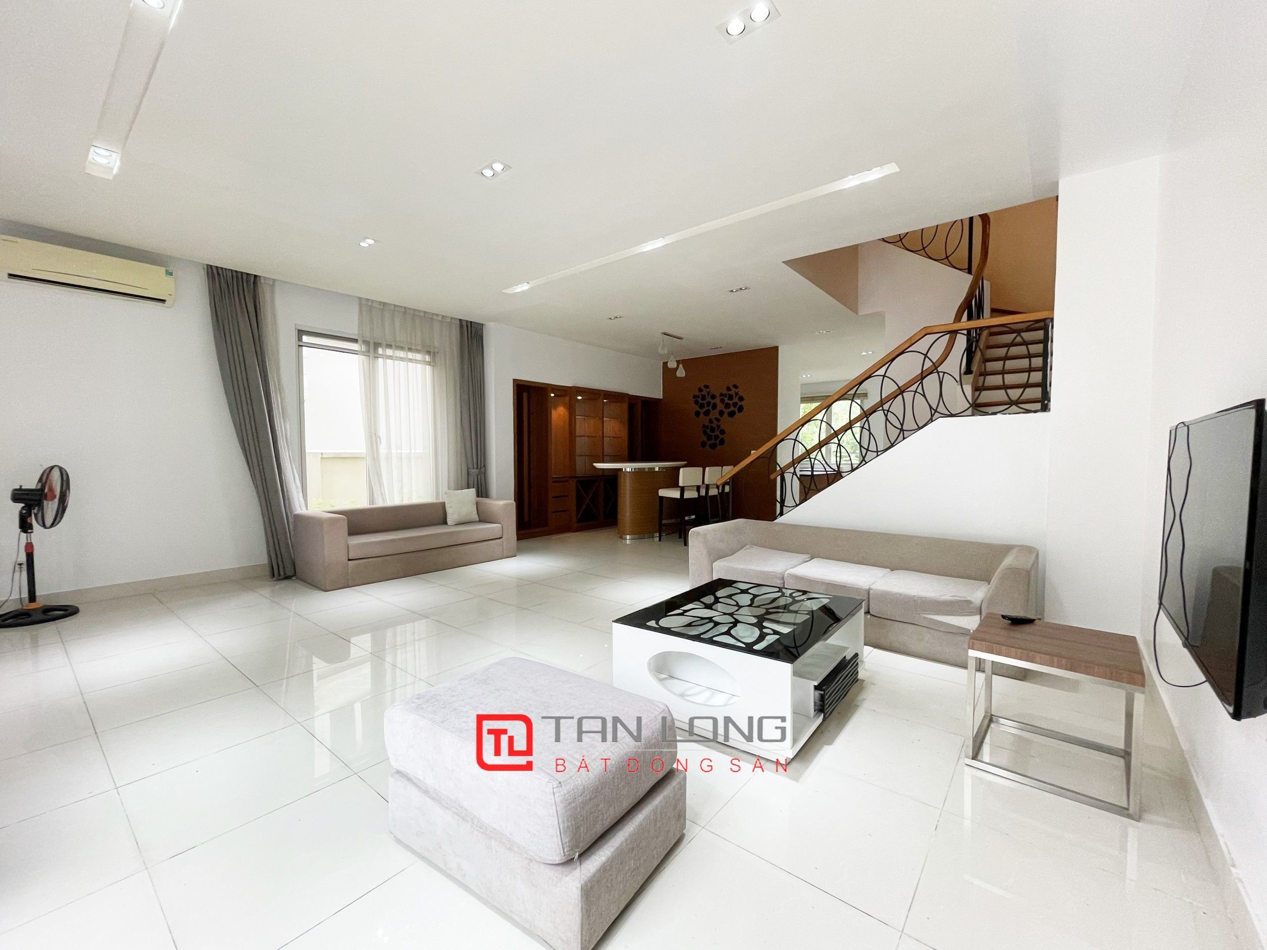 Cho thuê biệt thự 330m2 đủ đồ đẹp tại Vinhomes Riverside
