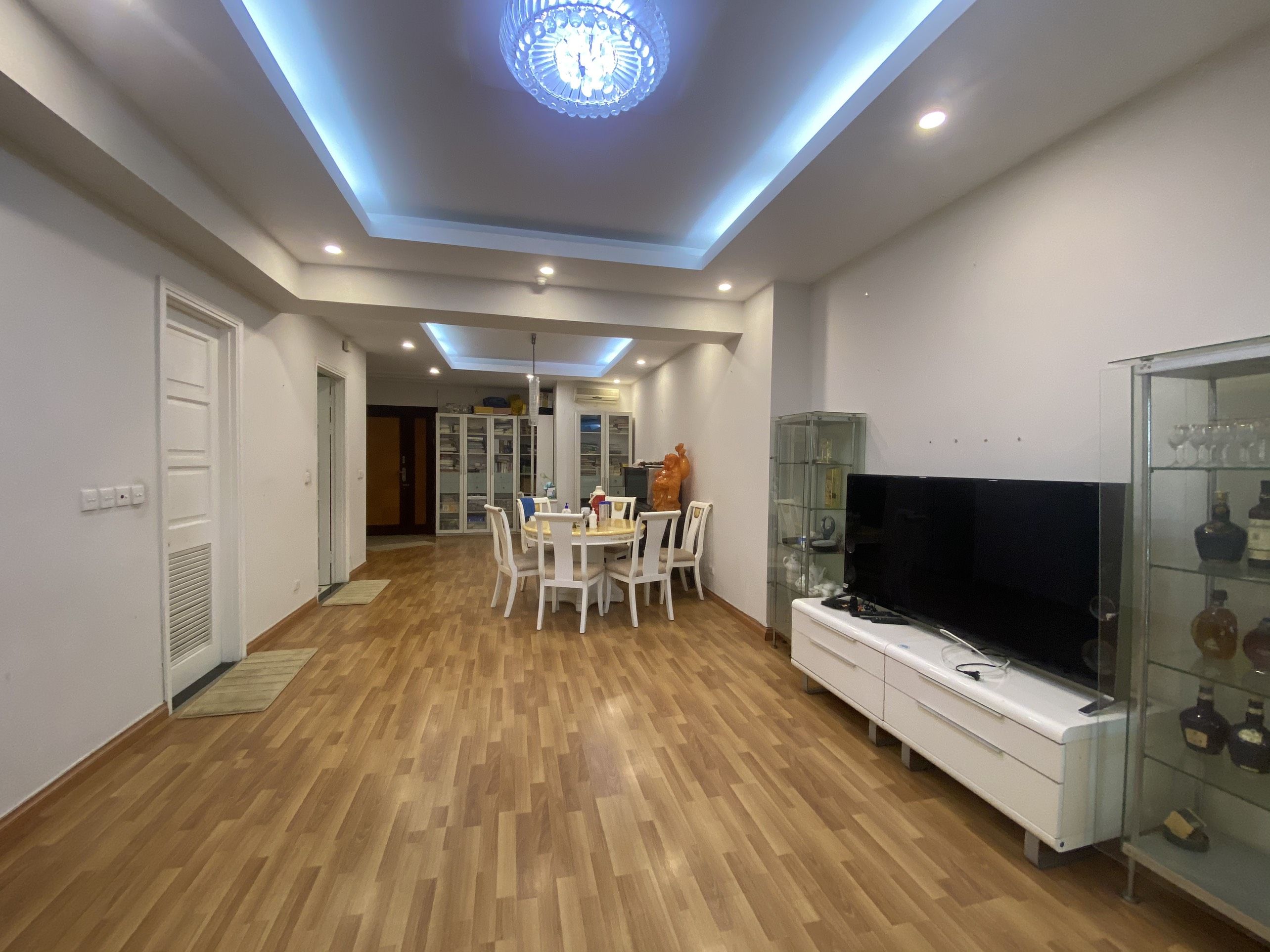 Cần bán gấp căn hộ 3 phòng ngủ tòa nhà E5 Ciputra, quận Tây Hồ