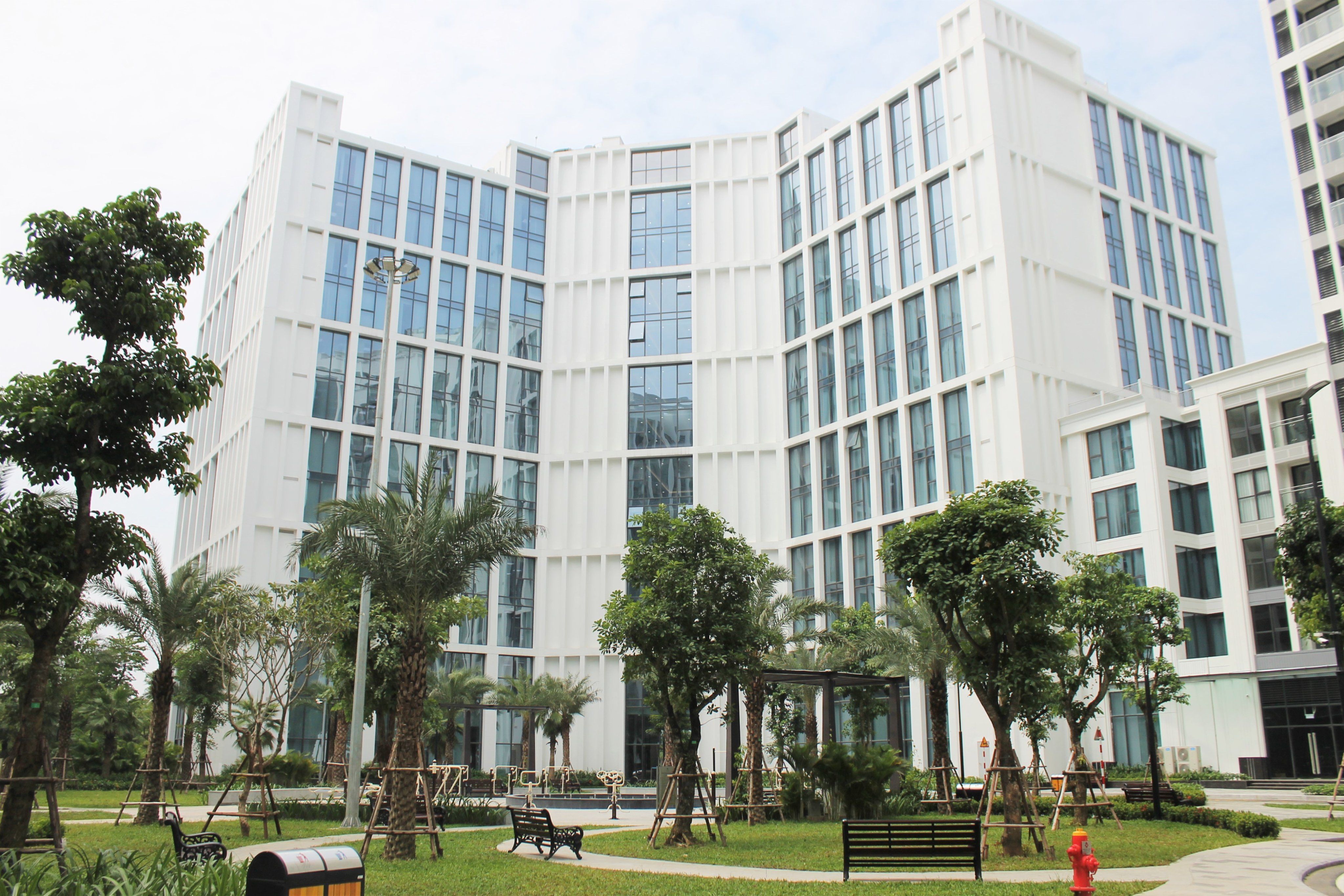 Chính chủ bán nhanh căn chân đế tòa S6A view nội khu giá cực rẻ tại Vinhomes Symphony