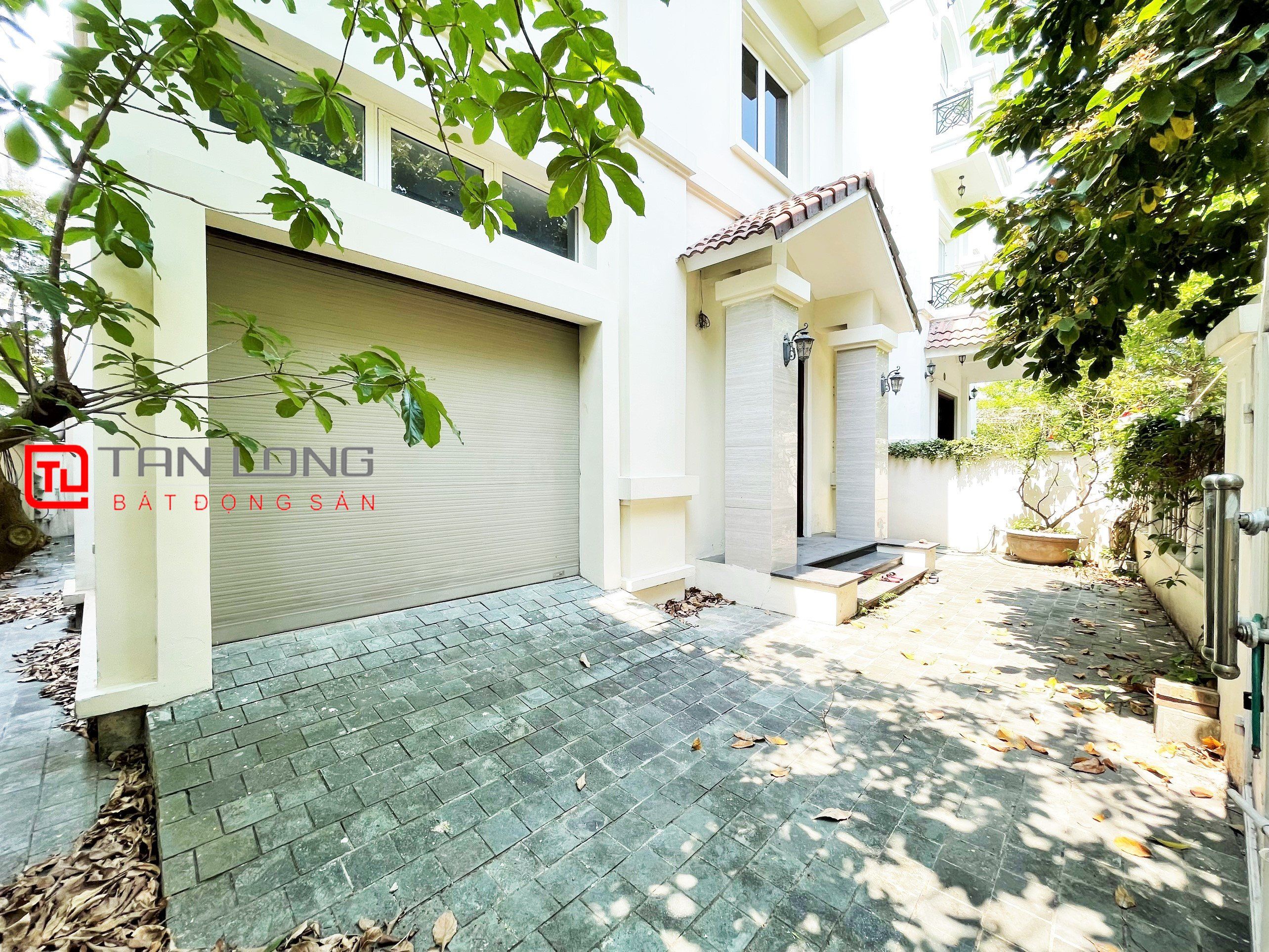 Cho thuê Biệt thự Song lập 4 phòng ngủ giá hợp lý tại Vinhomes Riverside