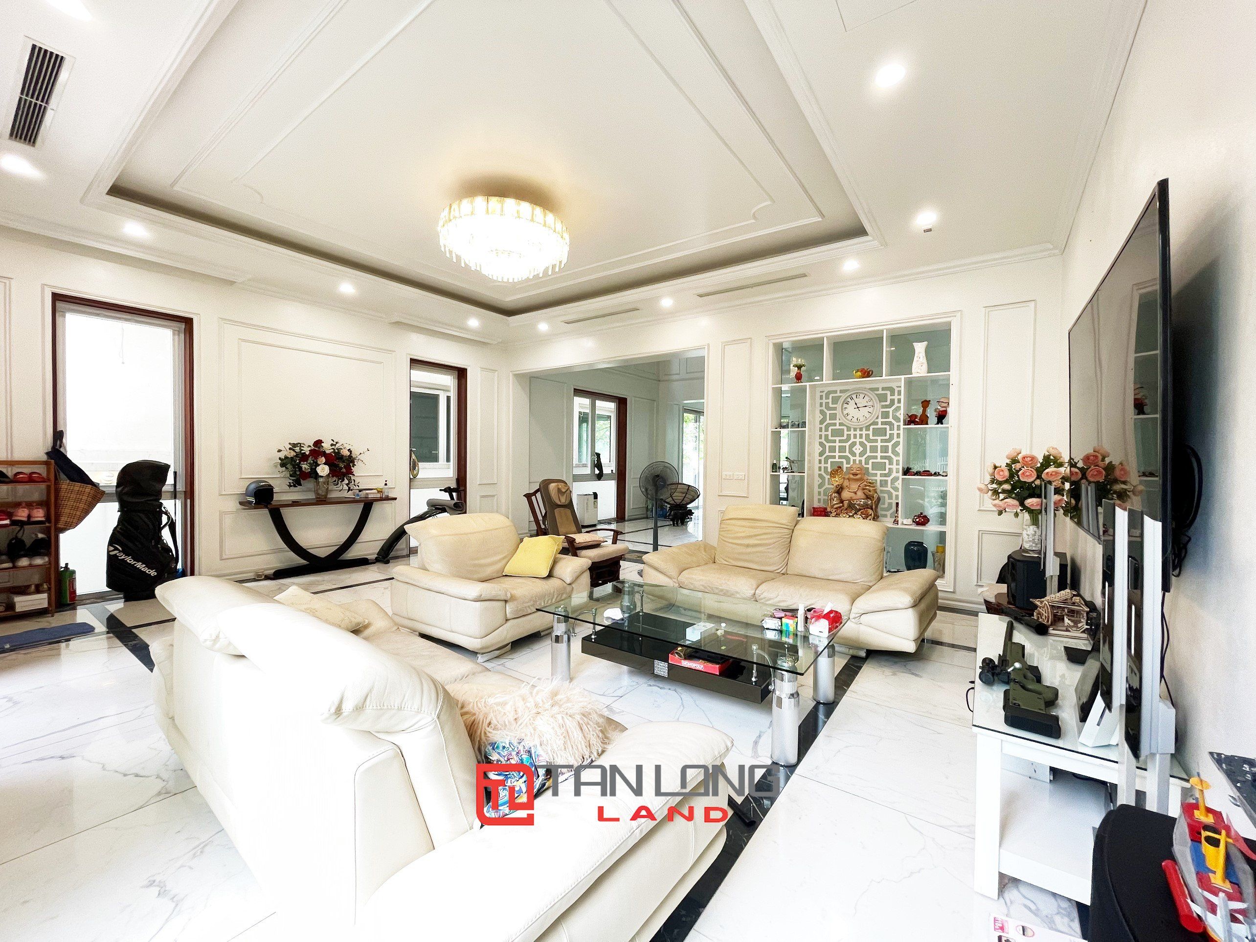 Cho thuê Biệt thự Đơn lập 300m2 gần trường quốc tế BIS tại Vinhomes Riverside