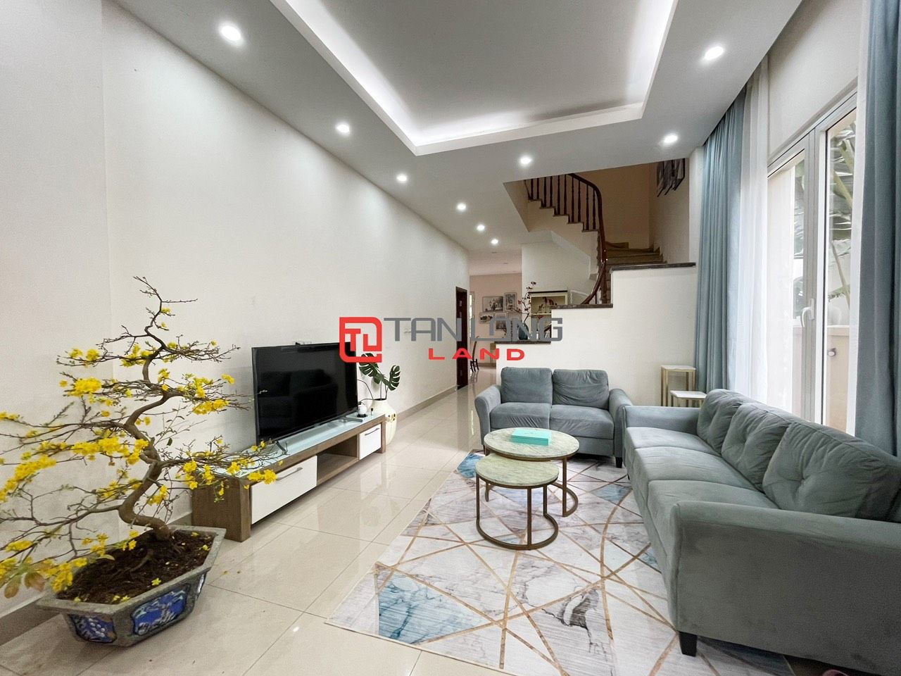 Cho thuê Biệt thự Song lập 5 phòng ngủ, sân vườn siêu rộng tại Vinhomes Riverside