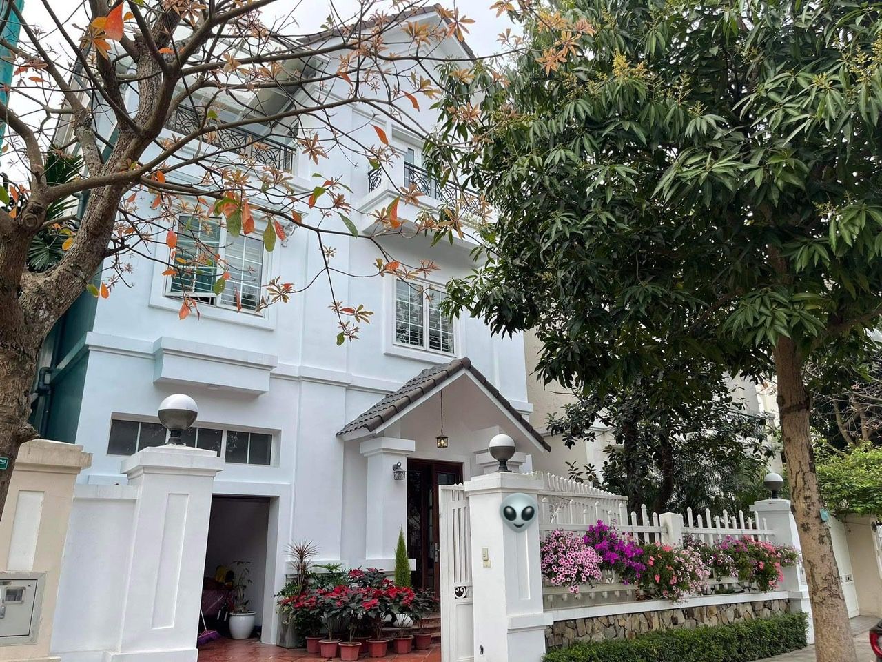 Bán Biệt thự 169m2 full nội thất view ngã 3 sông thoáng mát tại Vinhomes Riverside