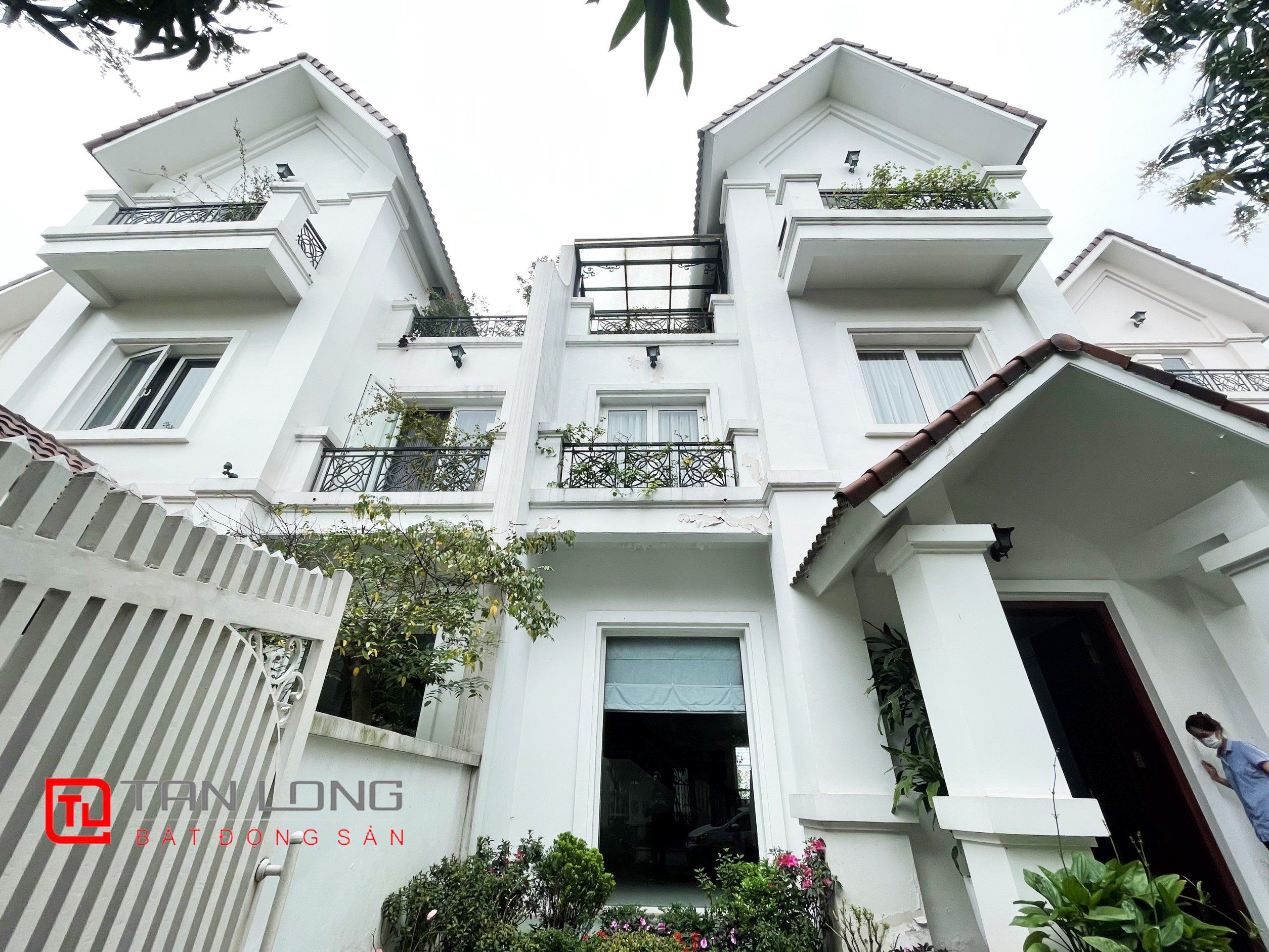 Cho thuê Biệt thự Song lập full nội thất view sông gần TTTM Vincom tại Vinhomes Riverside
