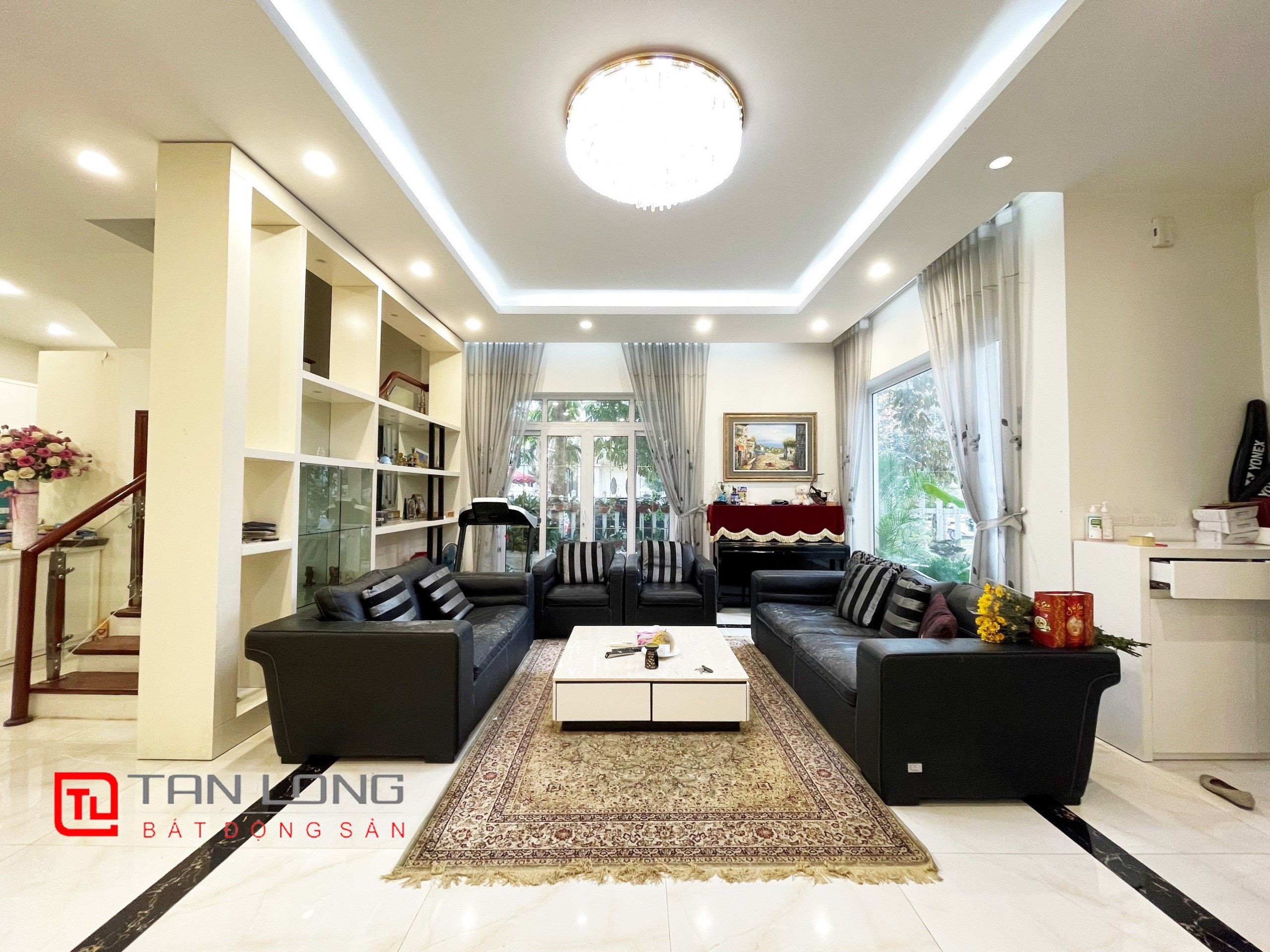Cho thuê Biệt thự 4 phòng ngủ gần trường quốc tế BIS tại Vinhomes Riverside