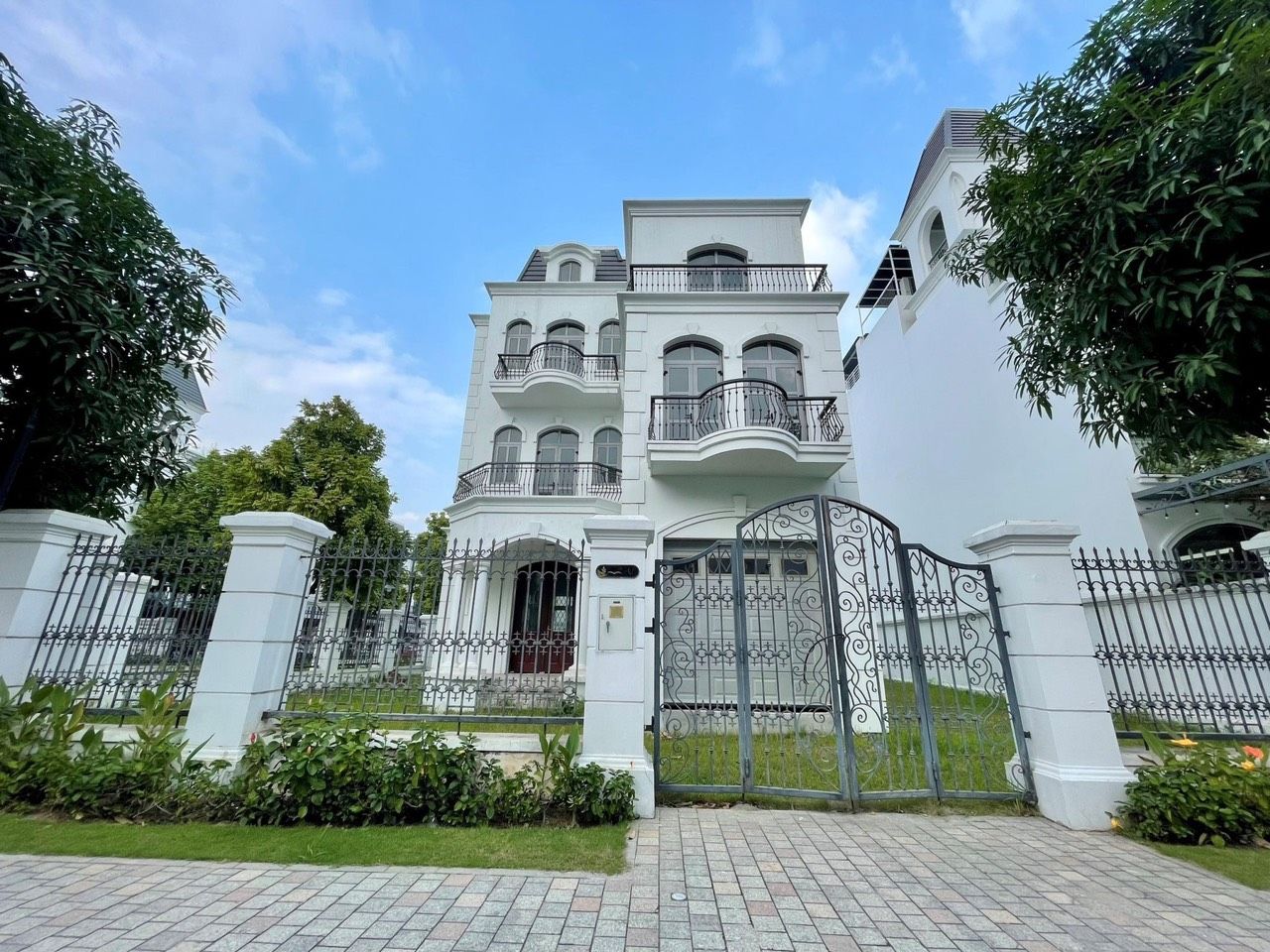 Bán Biệt Thự đơn lập góc Nguyệt Quế view trực diện hồ điều hoà Vinhomes The Harmony