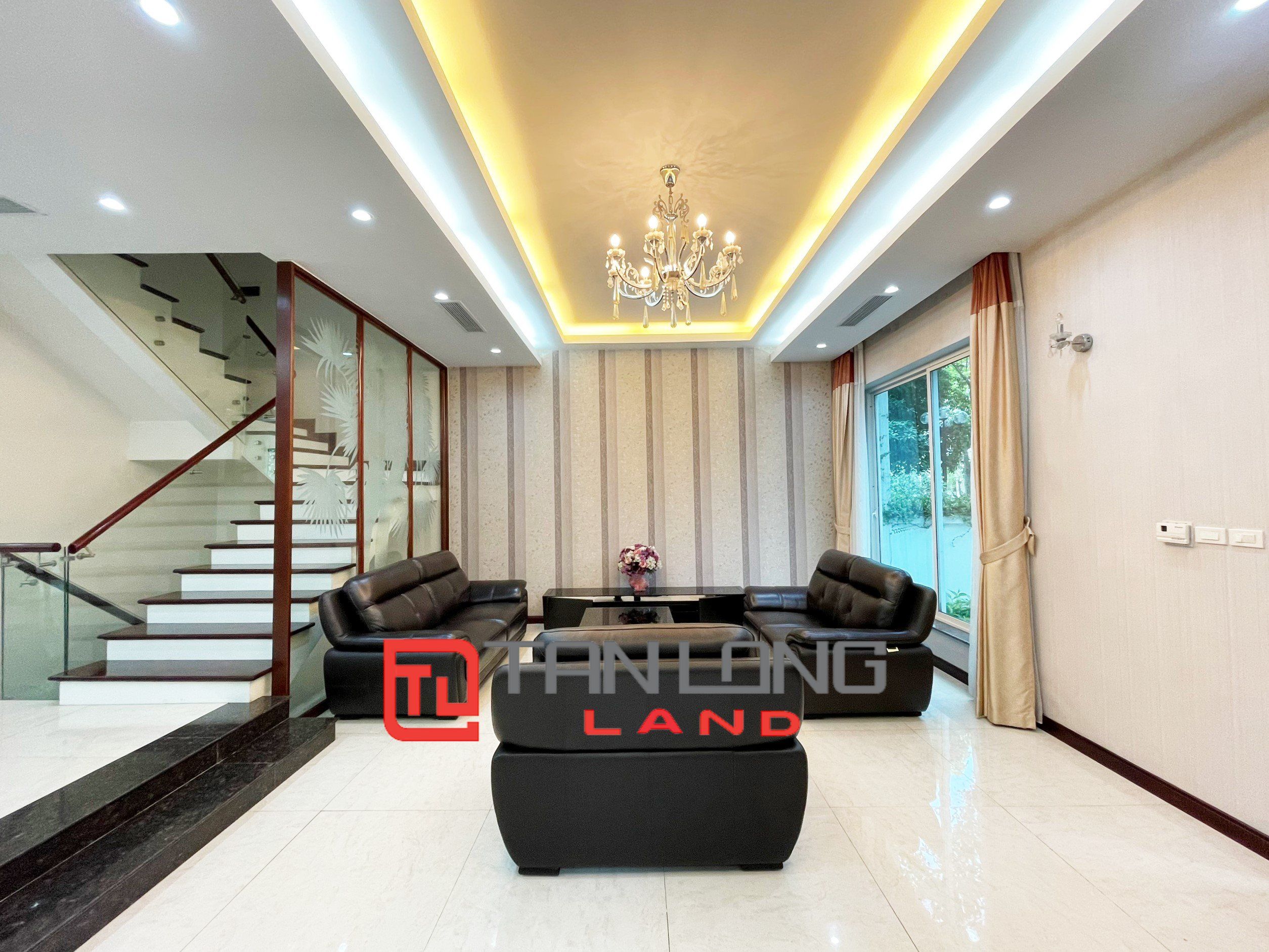 Cho thuê Biệt thự lô góc full nội thất 4 phòng ngủ tại Vinhomes Riverside