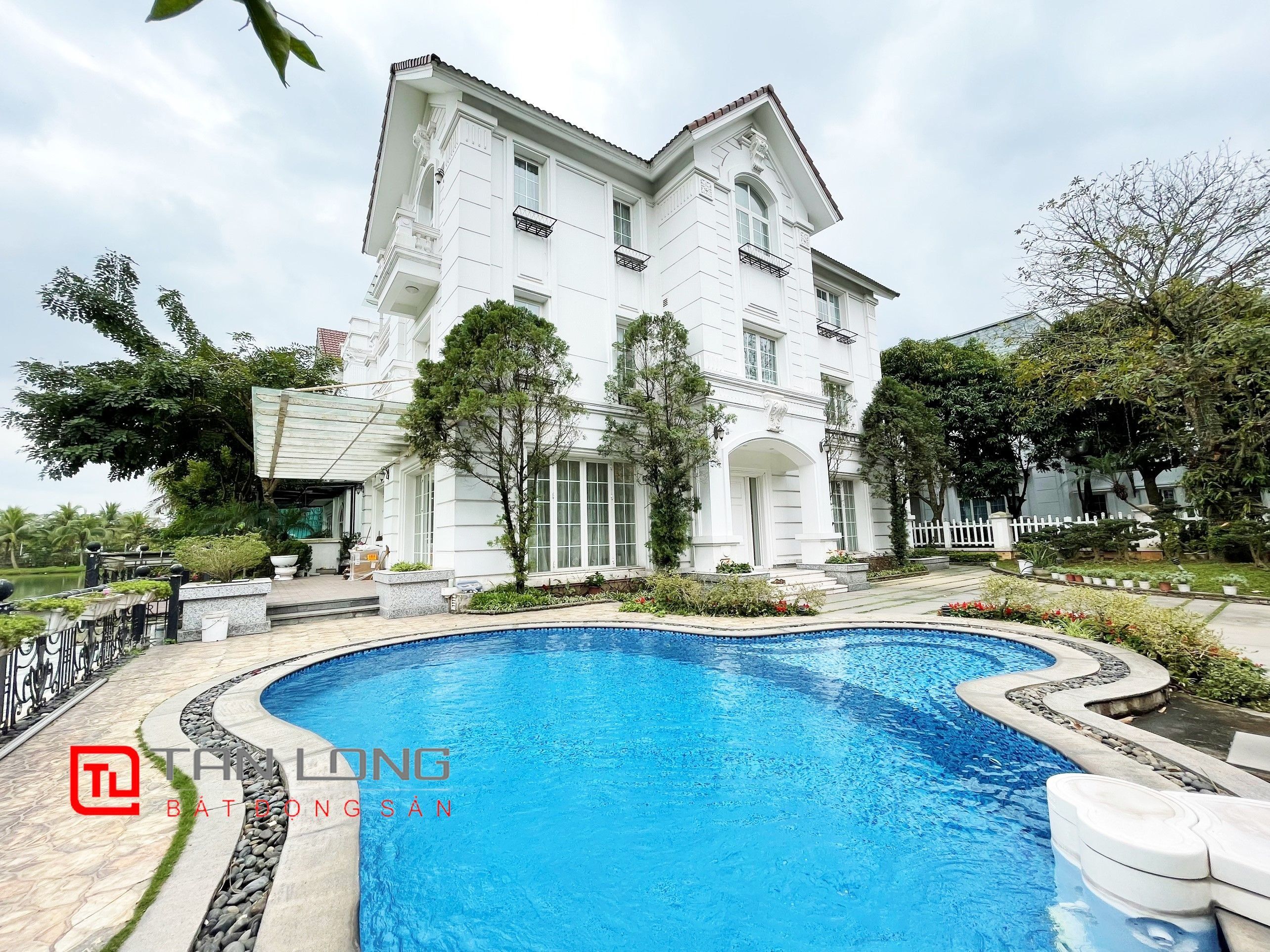 Cho thuê Biệt thự Đơn lập 5 phòng ngủ khu VIP nhất tại Vinhomes Riverisde