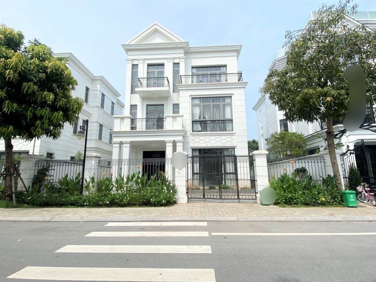 Cho thuê Biệt thự full nội thất 5 phòng ngủ gần trường Vinschool tại Vinhomes Riverside