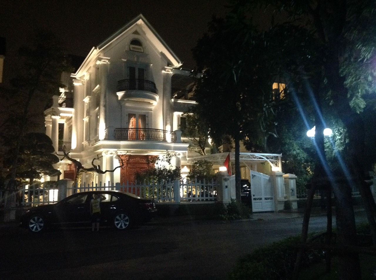 Bán Biệt thự Đơn lập hướng Tây Bắc hoàn thiện full nội thất nhập khẩu tại Vinhomes Riverside