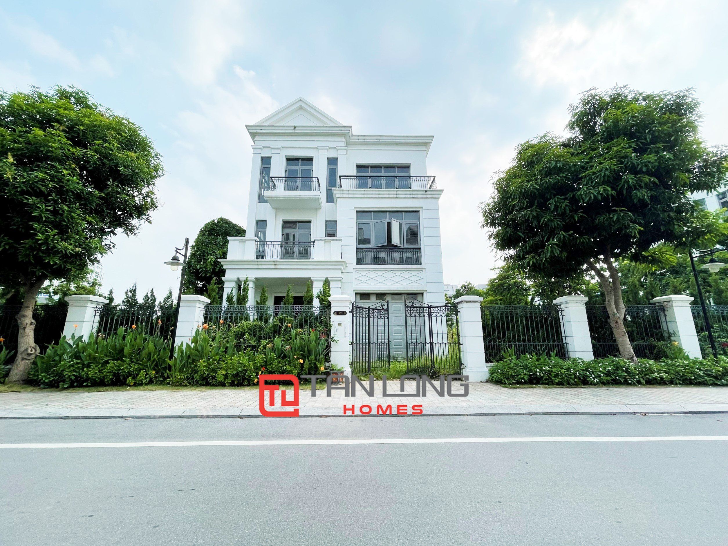 Cho thuê Biệt thự Đơn lập 5 phòng ngủ view sông sau nhà thoáng mát tại Vinhomes The Harmony