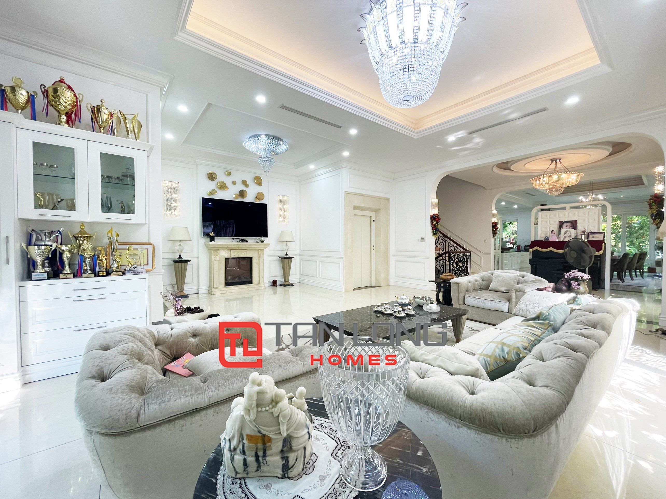 Cho thuê Biệt thự Đơn lập 5 phòng ngủ full nội thất tại Vinhomes Riverside