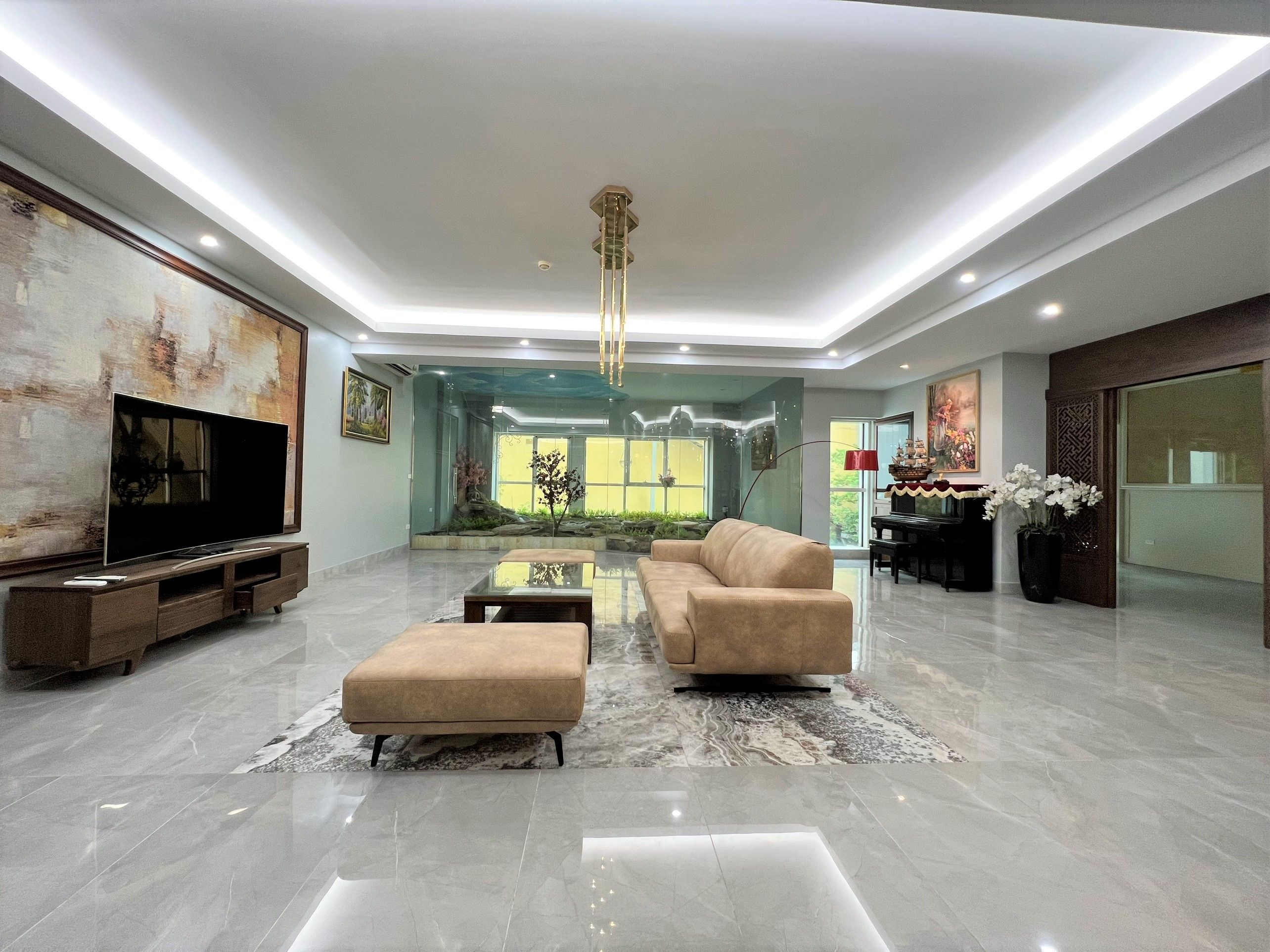 Chính chủ bán gấp chung cư 198m2, 4 phòng ngủ tòa G2 Ciputra, quận Tây Hồ