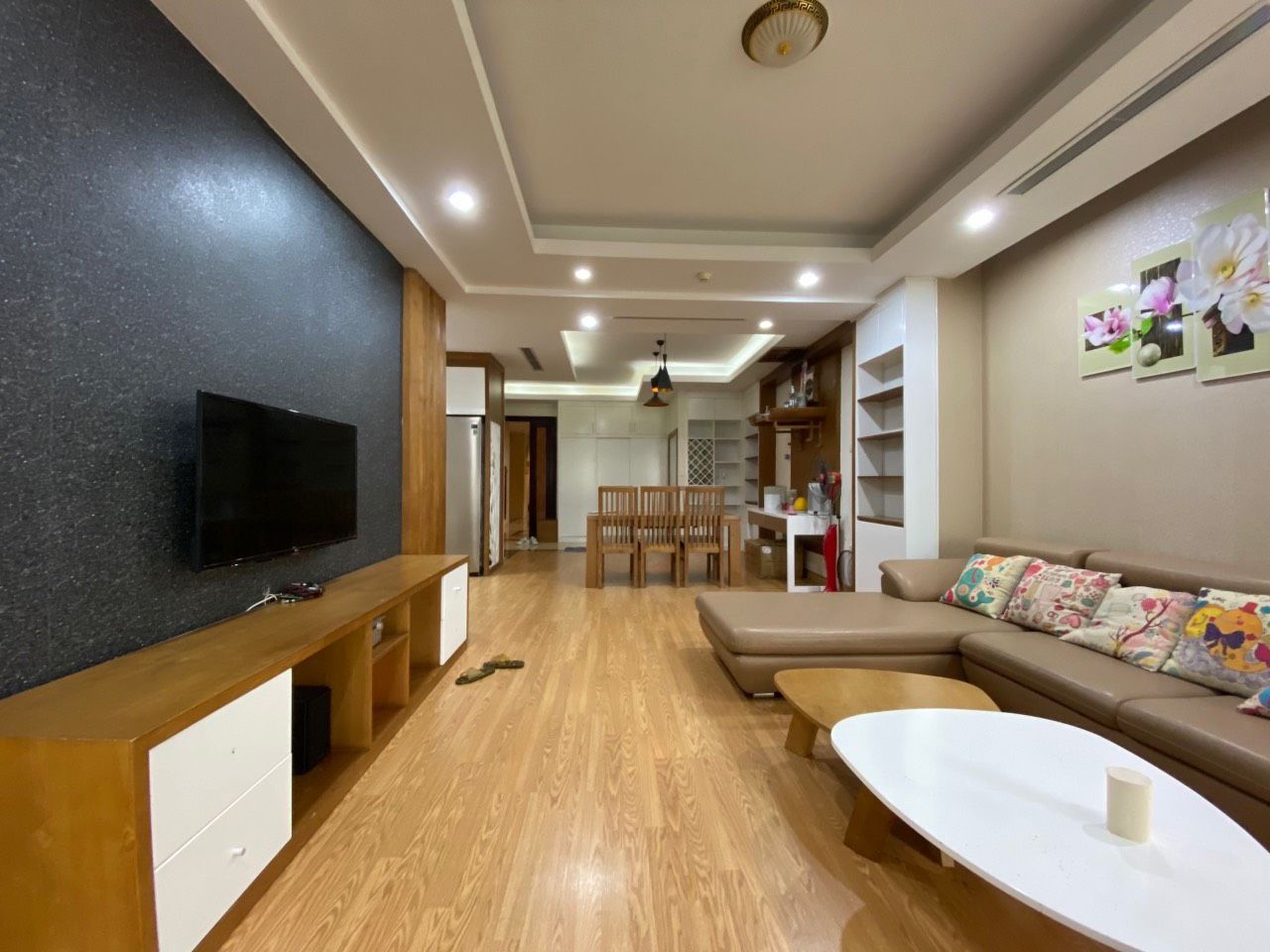 Cần cho thuê căn 3PN/123m2 đủ nội thất đẹp, ở luôn tòa E1 Ciputra Hà Nội