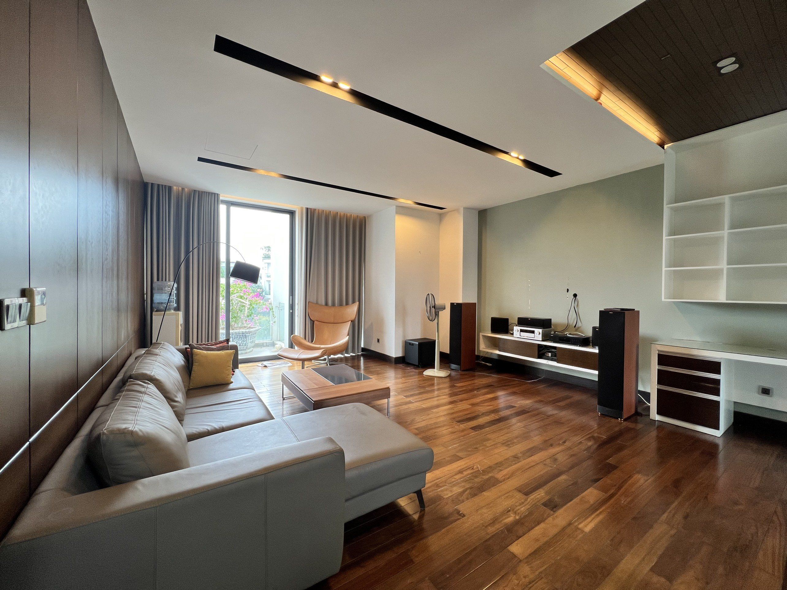 Cho thuê biệt thự 4 ngủ diện tích 305m2 tại khu T Ciputra quận Tây Hồ