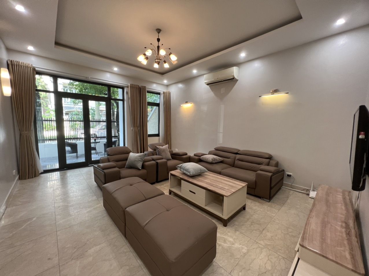 Cho thuê biệt thự trang nhã 5 phòng ngủ tại T7 Ciputra, Hà Nội