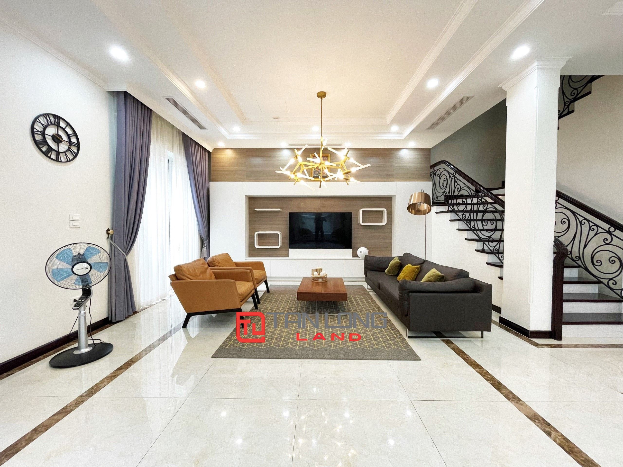 Cho thuê Biệt thự Song lập 3 phòng ngủ full nội thất tại Vinhomes Riverside