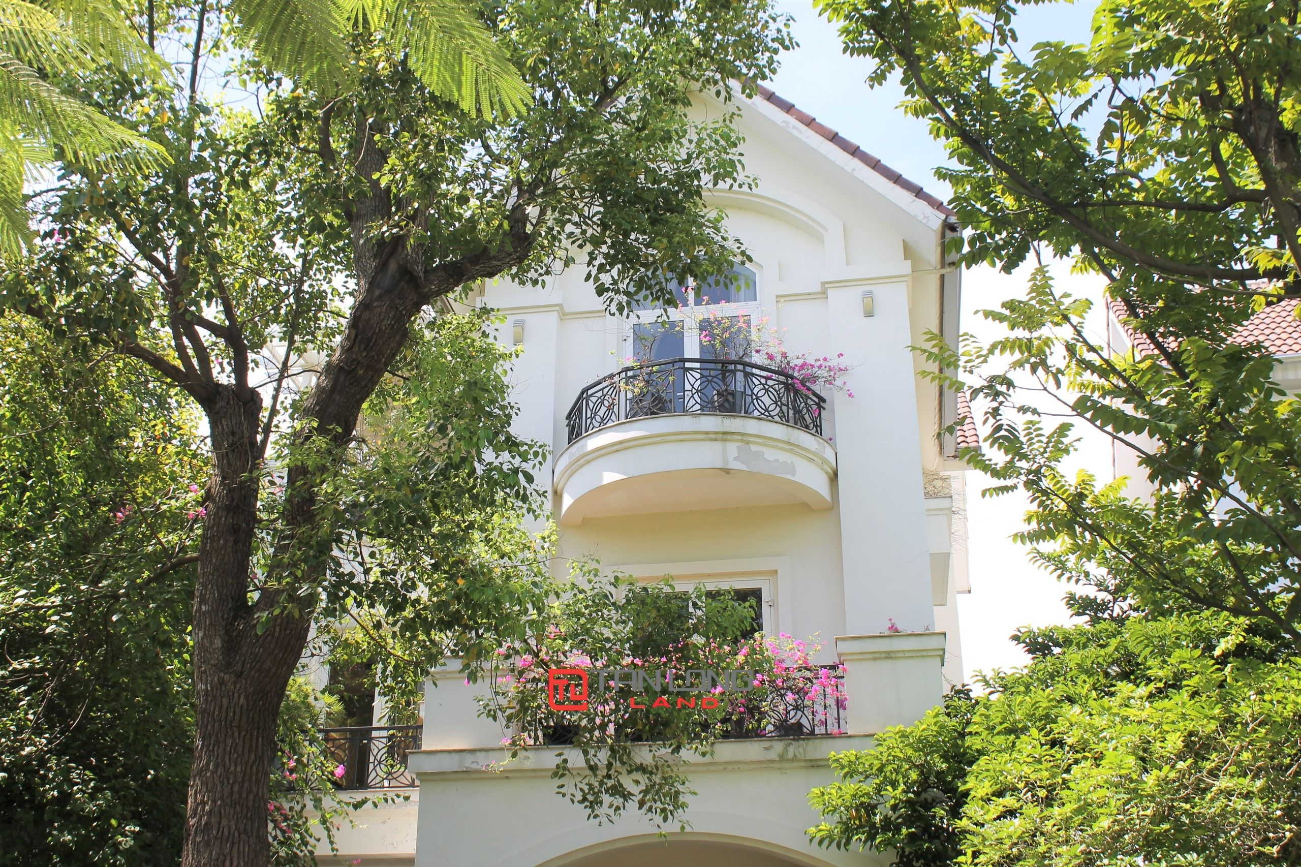 Cho thuê Biệt thự Đơn Lập full nội thất 4 phòng ngủ tại Vinhomes Riverside