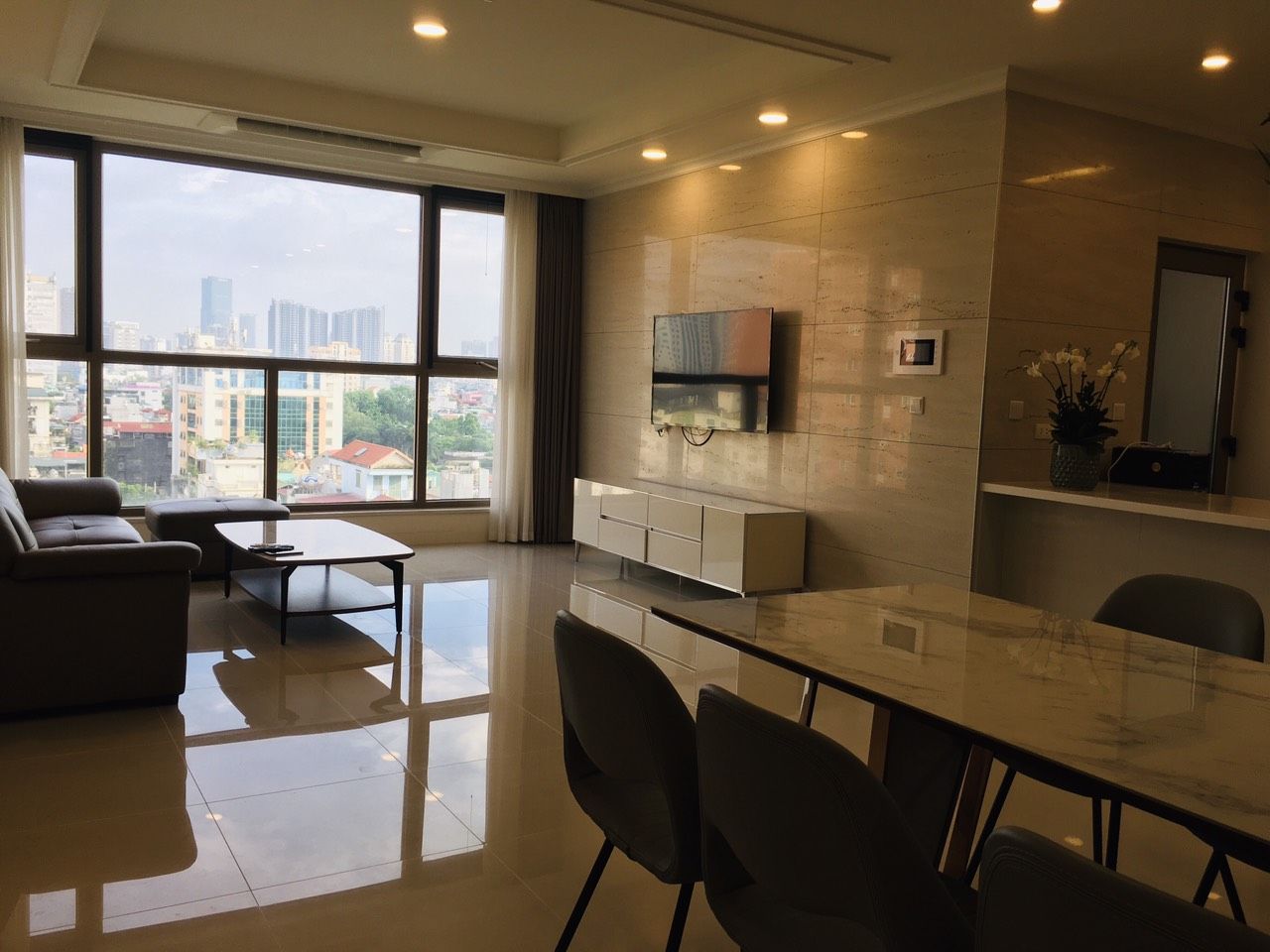 Bán căn hộ tòa 901B Starlake, diện tích 113m, thiết kế 3PN, view đẹp và thoáng.