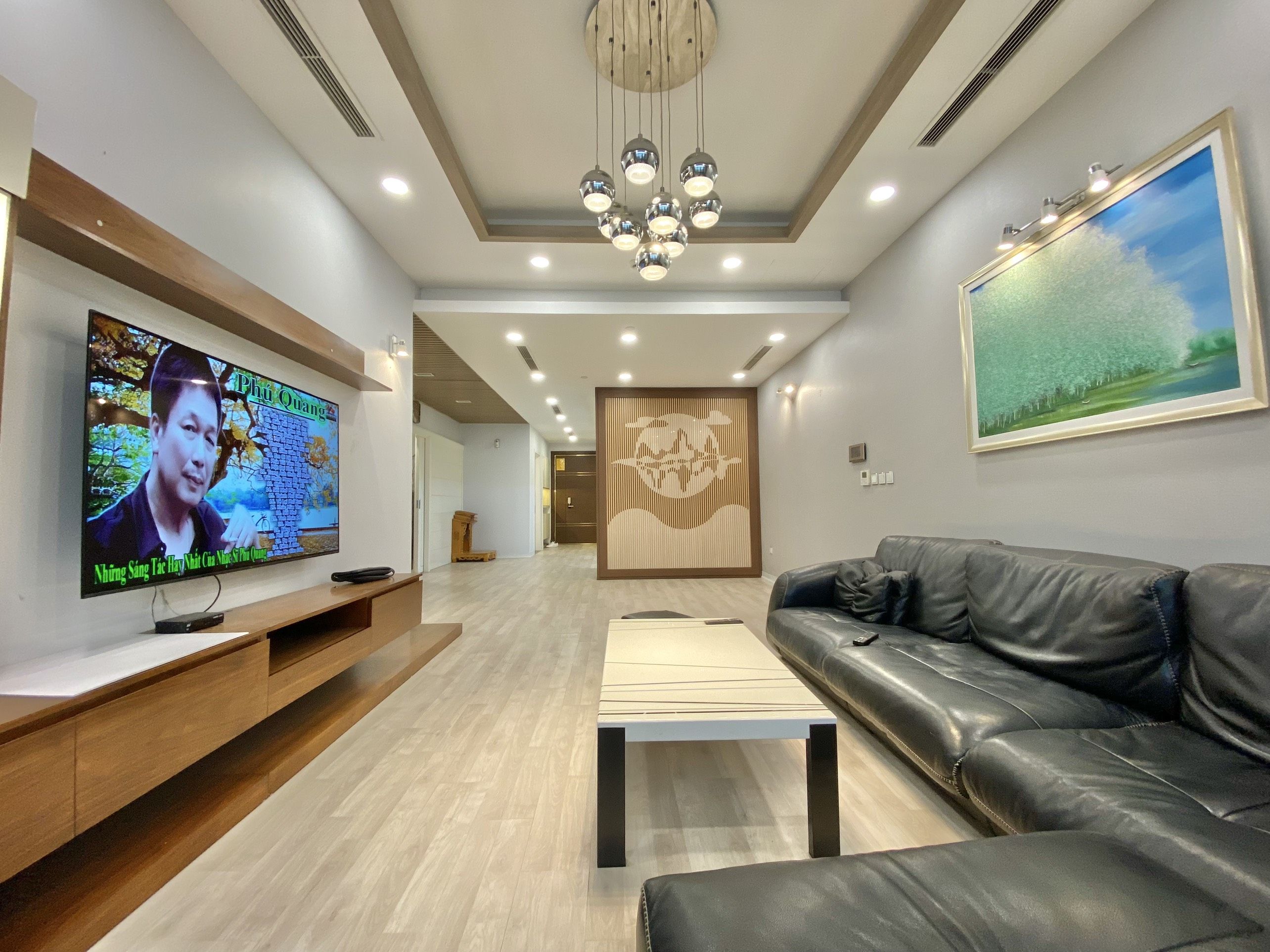 Cho thuê căn hộ 3 phòng ngủ 123m2 full đồ view Hồ Tây tại Sun Grand City