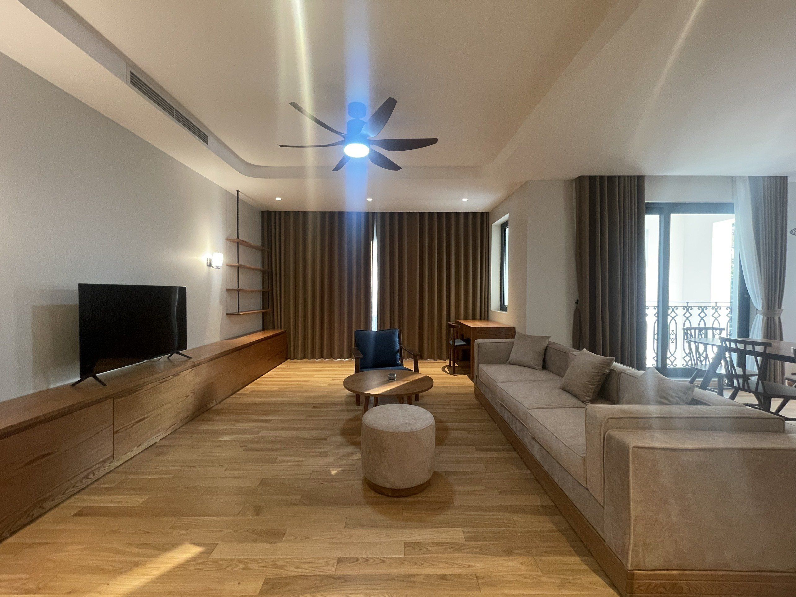 Cho thuê nhanh căn hộ 2PN/150m2 view thoáng tại Tô Ngọc Vân, Tây Hồ. LH 0989734734